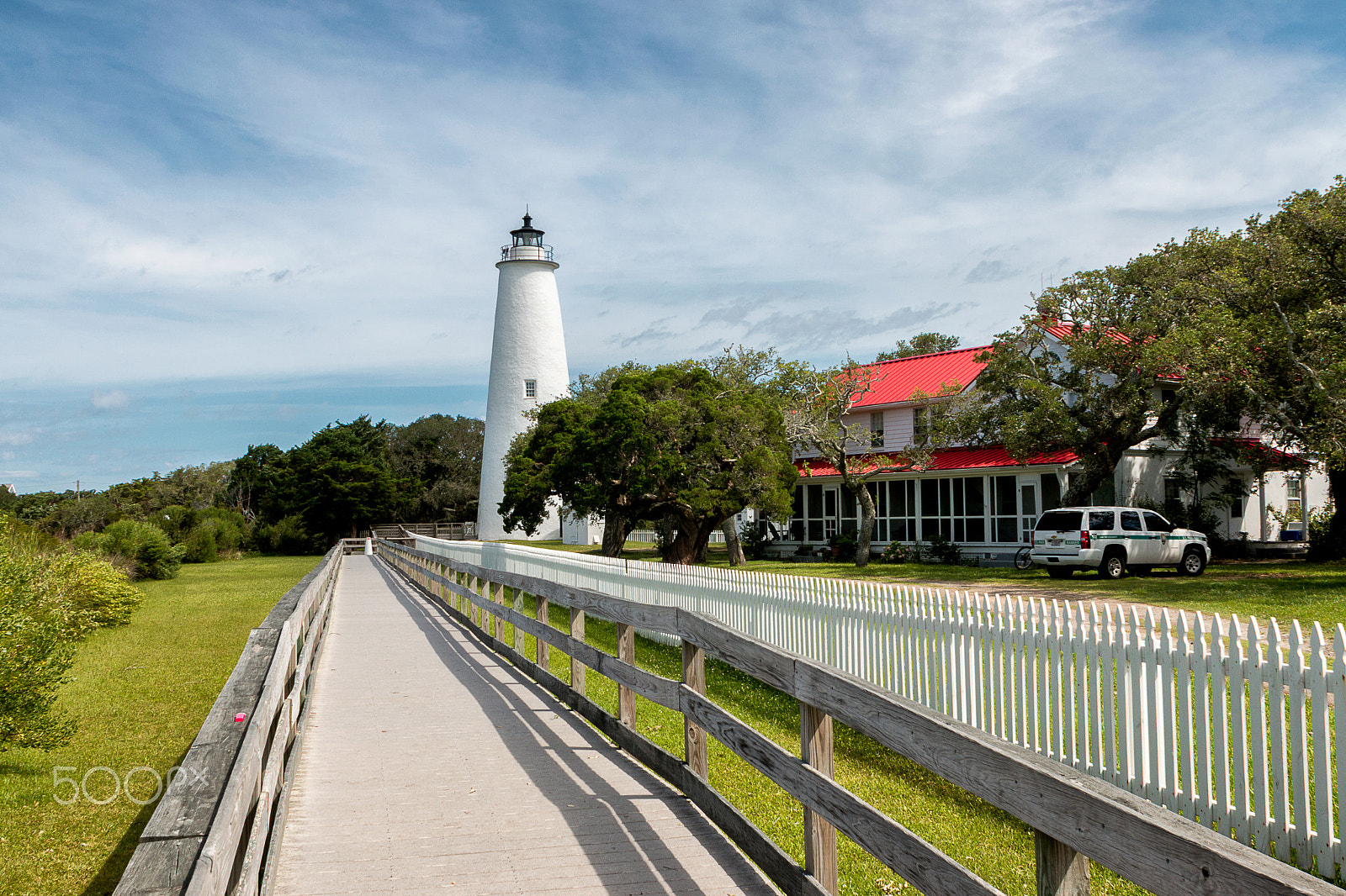 Canon EOS 70D + Canon EF 20-35mm F3.5-4.5 USM sample photo. Ocracoke island lighthouse photography