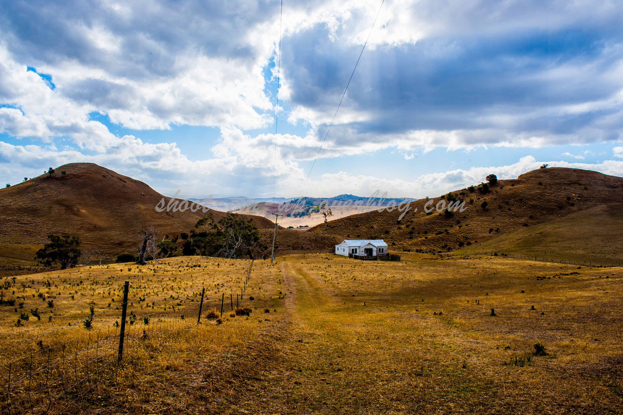 Nikon D3 + Nikon AF Nikkor 28mm F2.8D sample photo. Alone in the plain photography