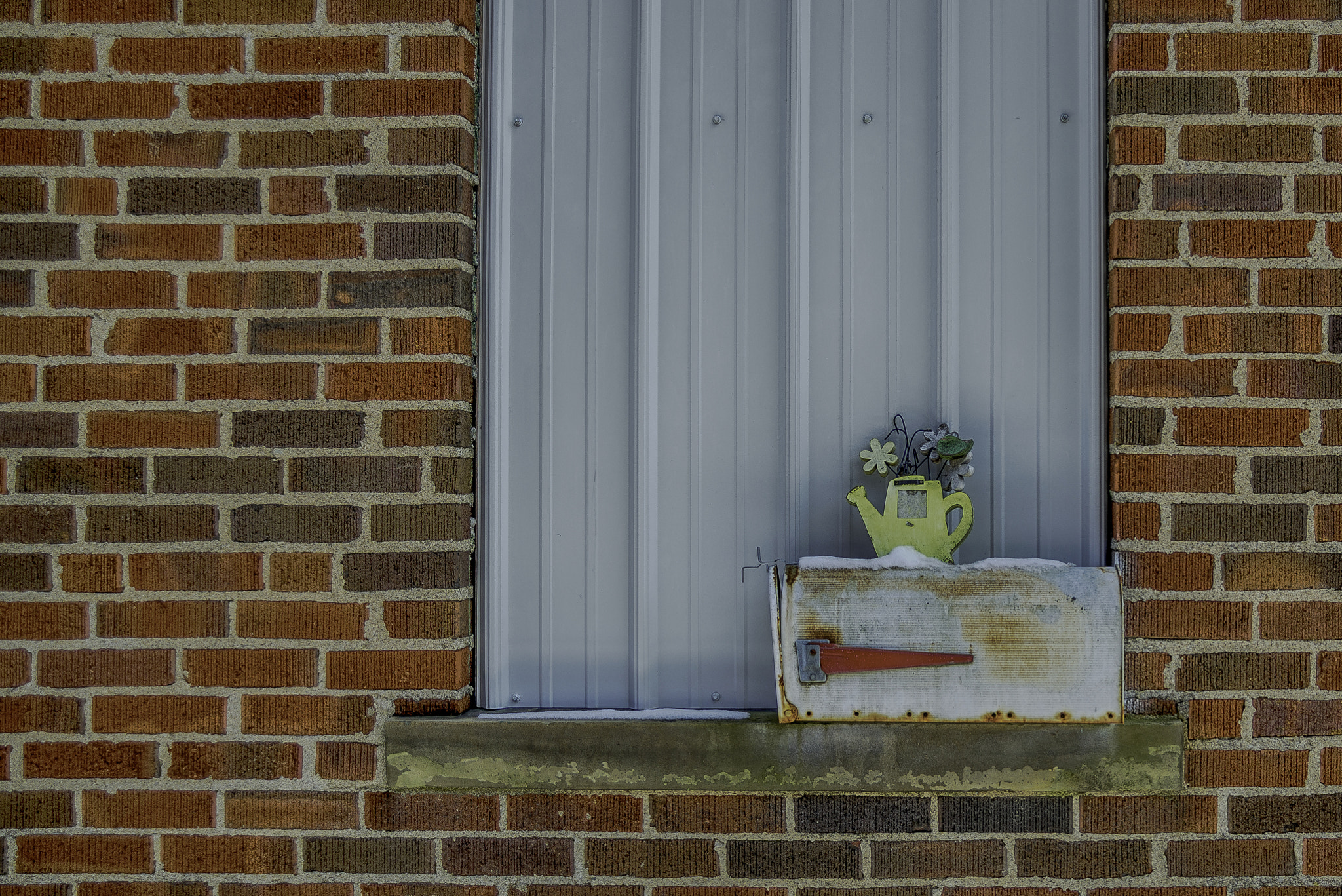AF Zoom-Nikkor 28-80mm f/3.5-5.6D sample photo. Strange place for a mailbox!!! photography