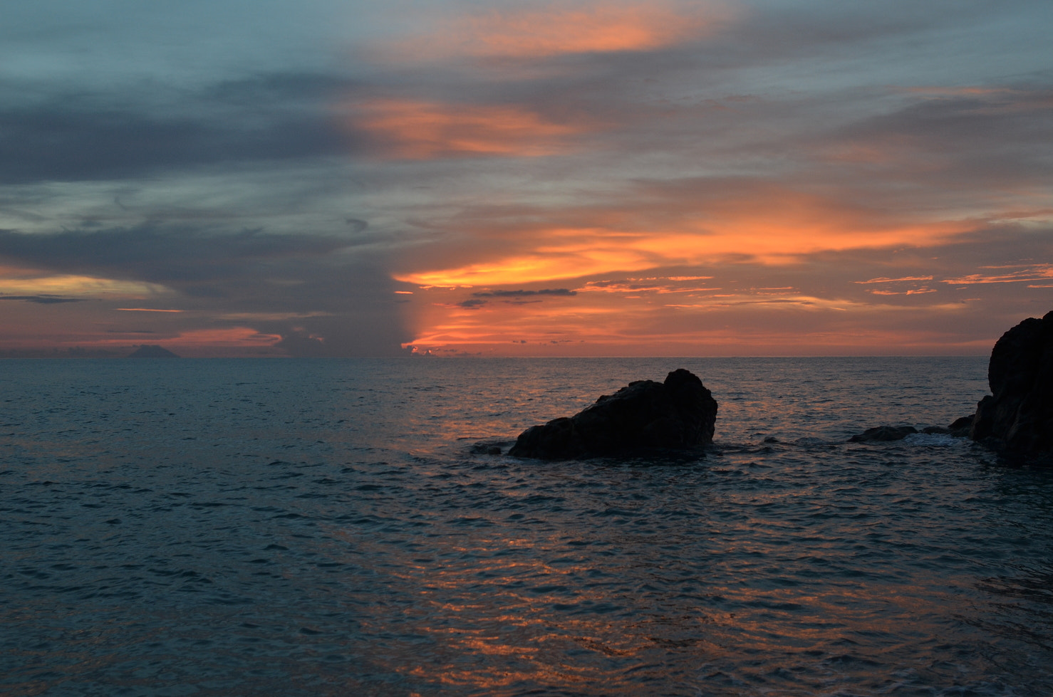 Nikon D7000 + AF Nikkor 24mm f/2.8 sample photo. Sunset from marina di zambrone beach photography