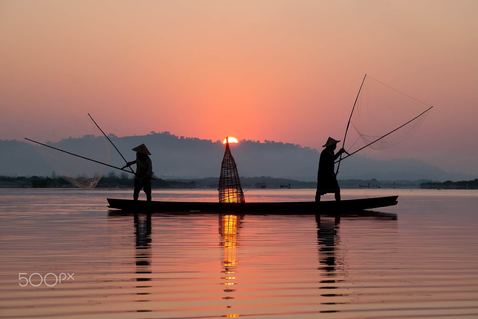 Fujifilm X-M1 + Fujifilm XF 55-200mm F3.5-4.8 R LM OIS sample photo. Fisherman in action at mae klong river, thailand photography