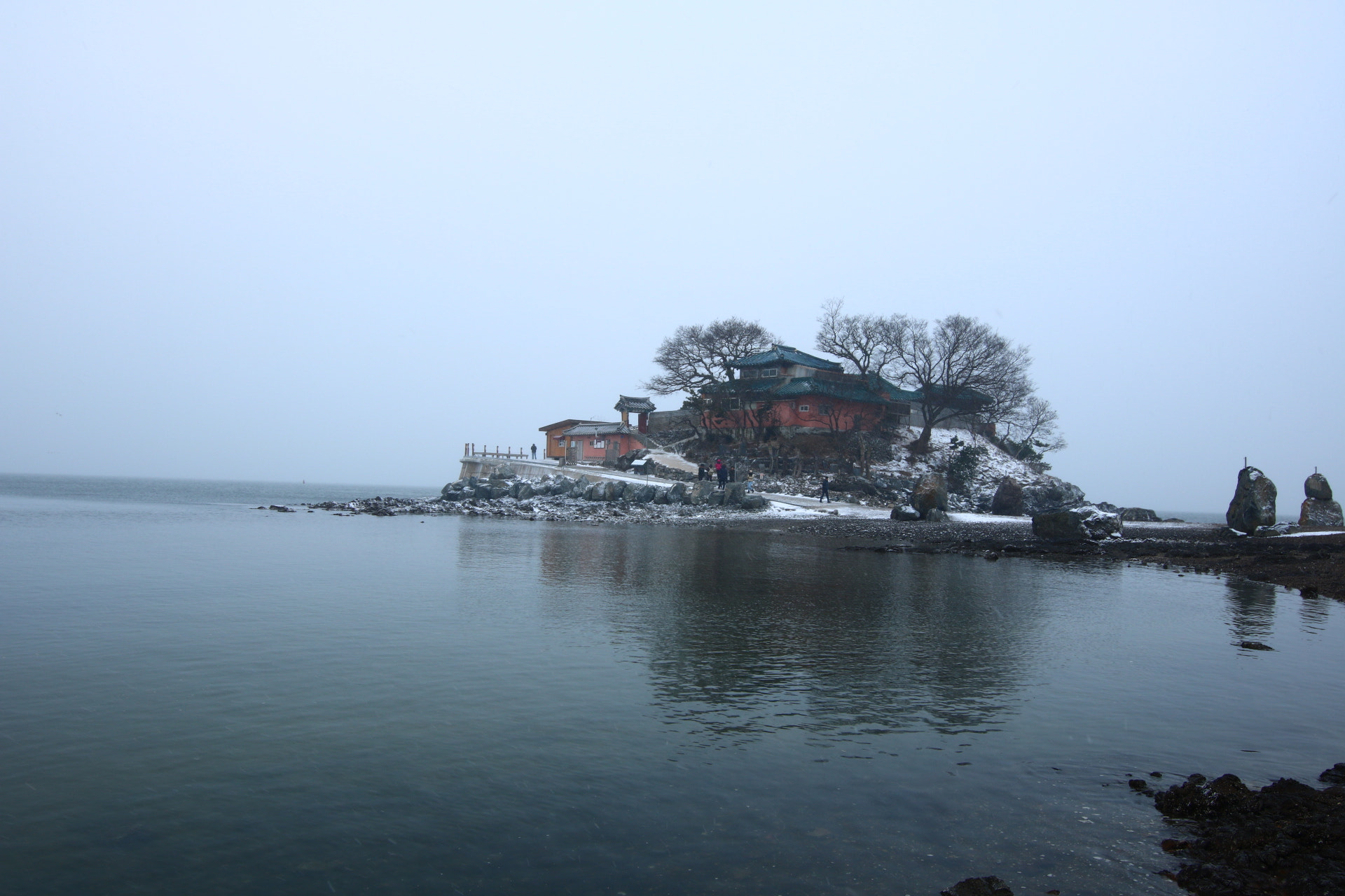 Canon EOS 750D (EOS Rebel T6i / EOS Kiss X8i) sample photo. 간월암 photography