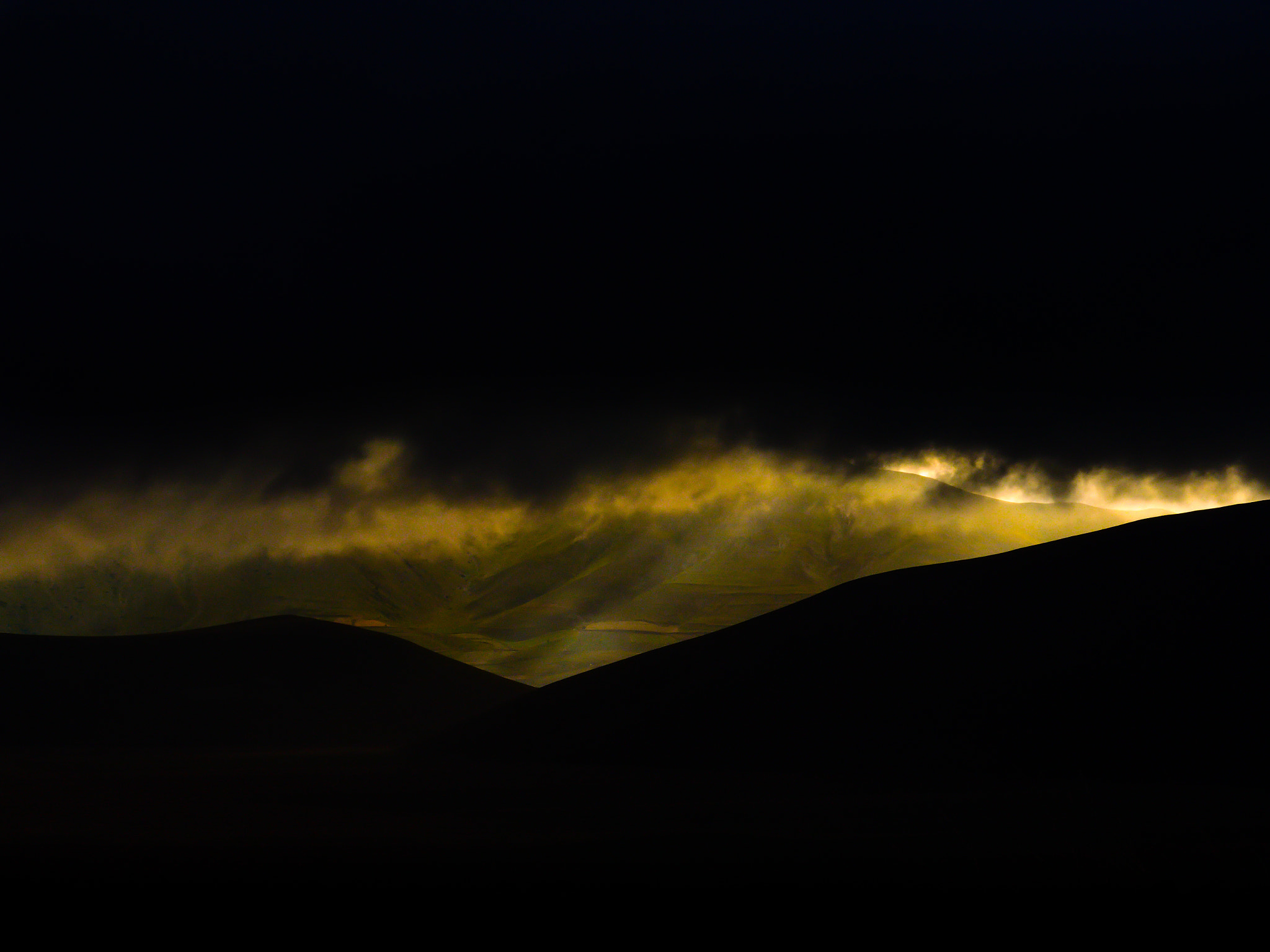 Panasonic Leica DG Nocticron 42.5mm F1.2 ASPH OIS sample photo. Break of dawn photography