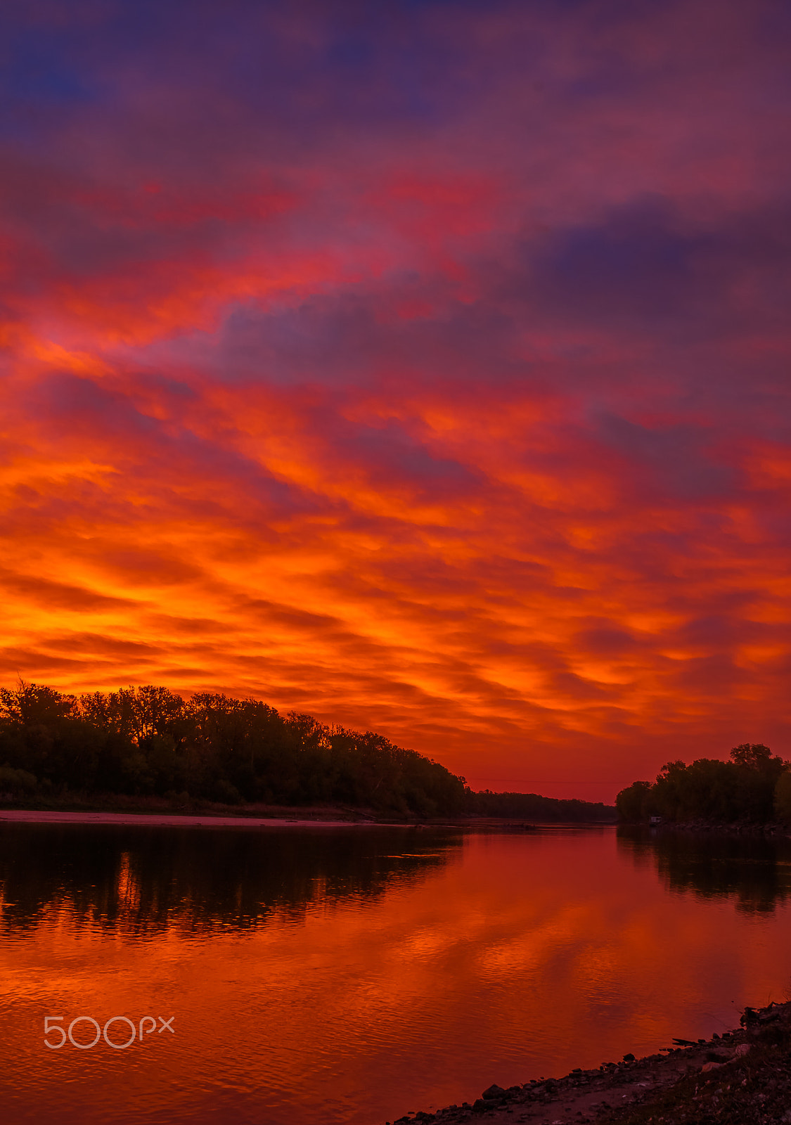 Nikon D300 + AF Nikkor 20mm f/2.8 sample photo. Kansas river just before sunrise photography