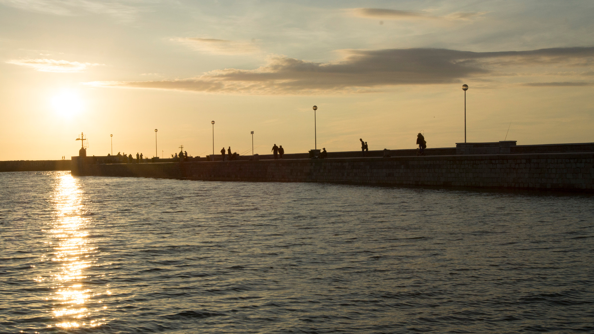 Sony Alpha a5000 (ILCE 5000) + Sony DT 50mm F1.8 SAM sample photo. The pier of viareggio photography