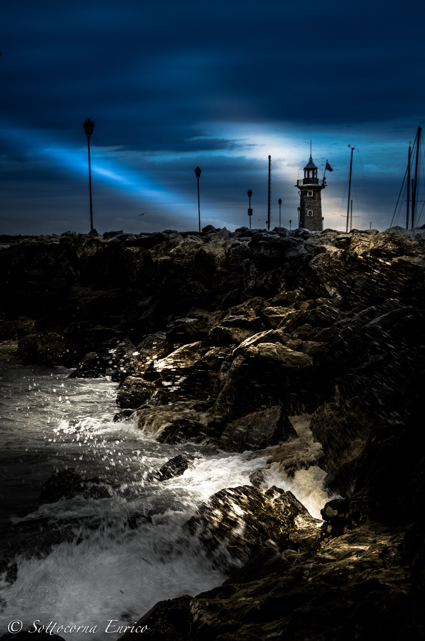 Pentax K-50 + Sigma sample photo. Faro desenzano photography