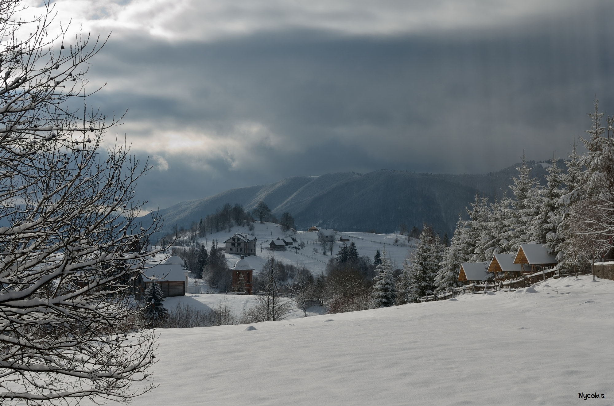 Nikon D7000 + AF Zoom-Nikkor 35-70mm f/2.8D sample photo. Sun &amp; snow photography