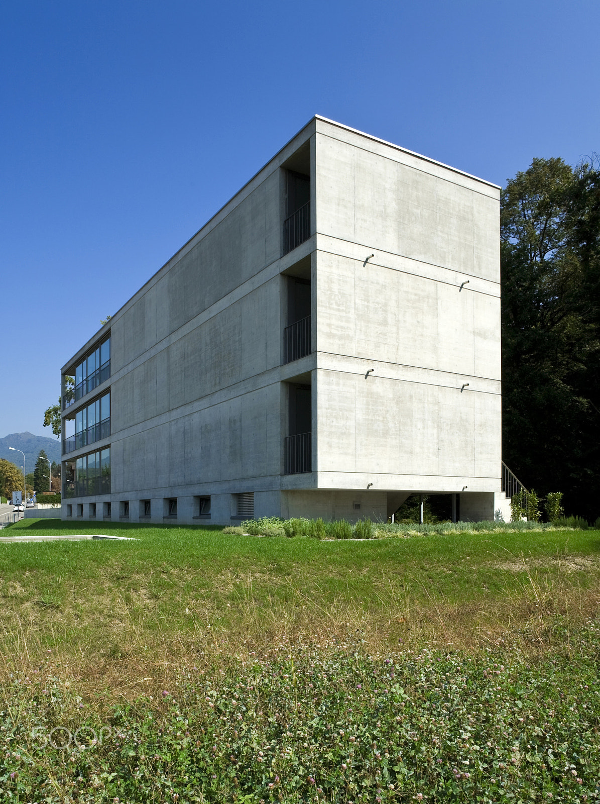 Canon EOS 5D + Canon EF 20mm F2.8 USM sample photo. Modern building, view from the garden photography