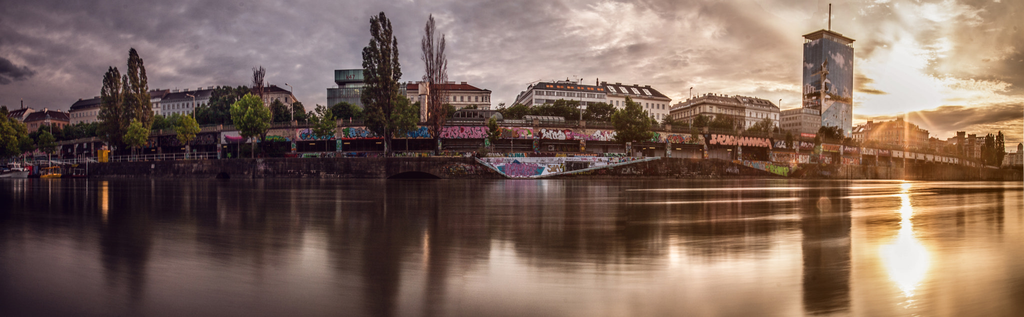 Sigma 17-35mm f/2.8-4 EX DG Aspherical HSM sample photo. Donaukanal photography