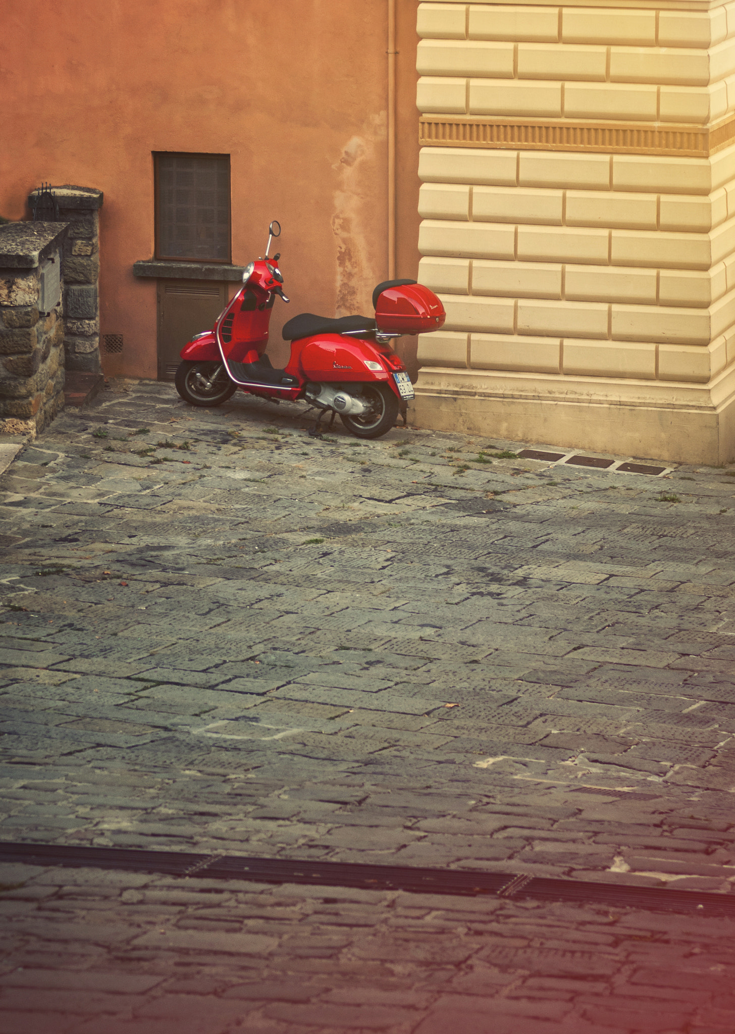 Nikon D2Xs sample photo. The red scooter photography