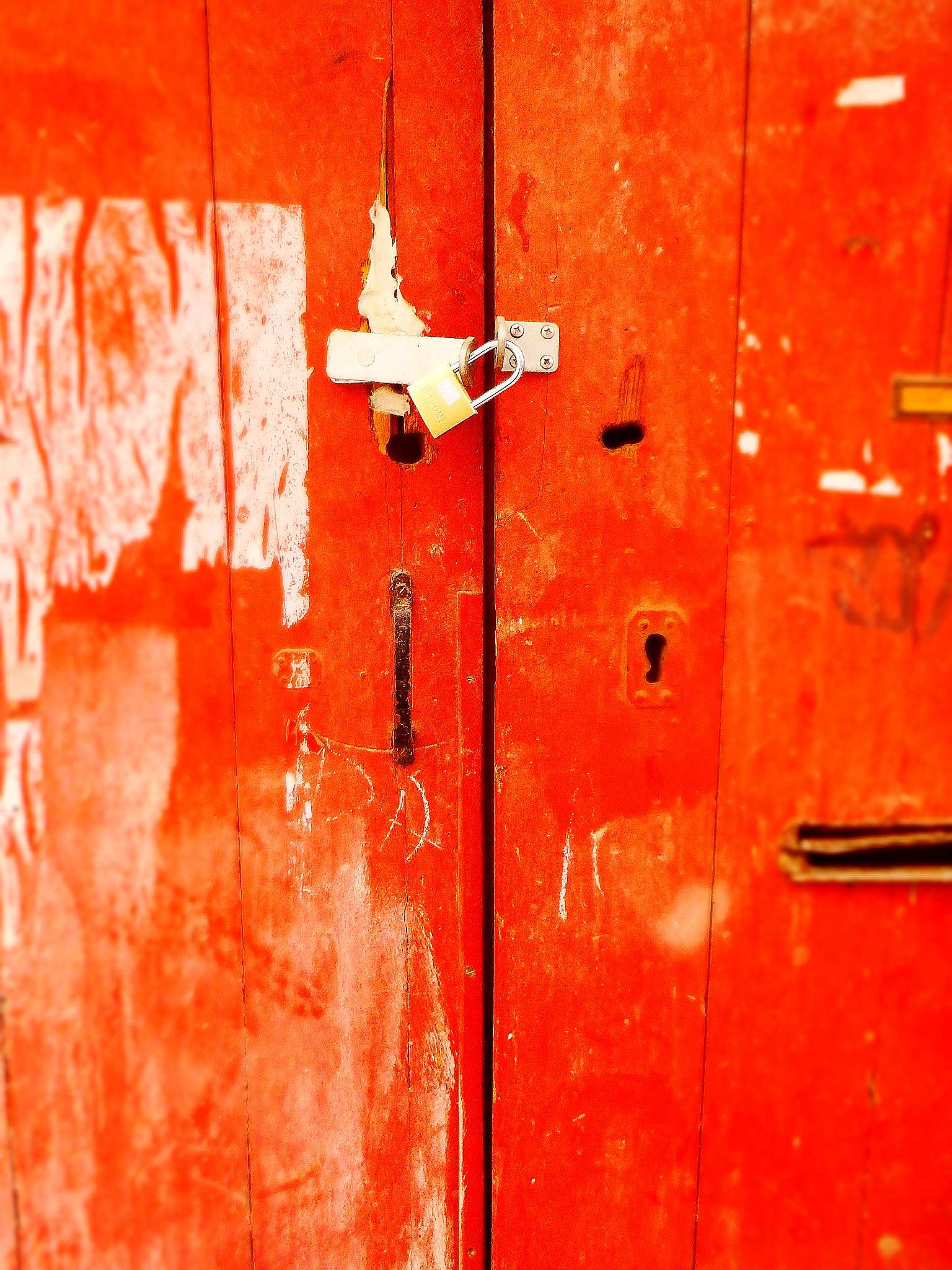 Fujifilm FinePix XP200/XP210 sample photo. Red door. photography