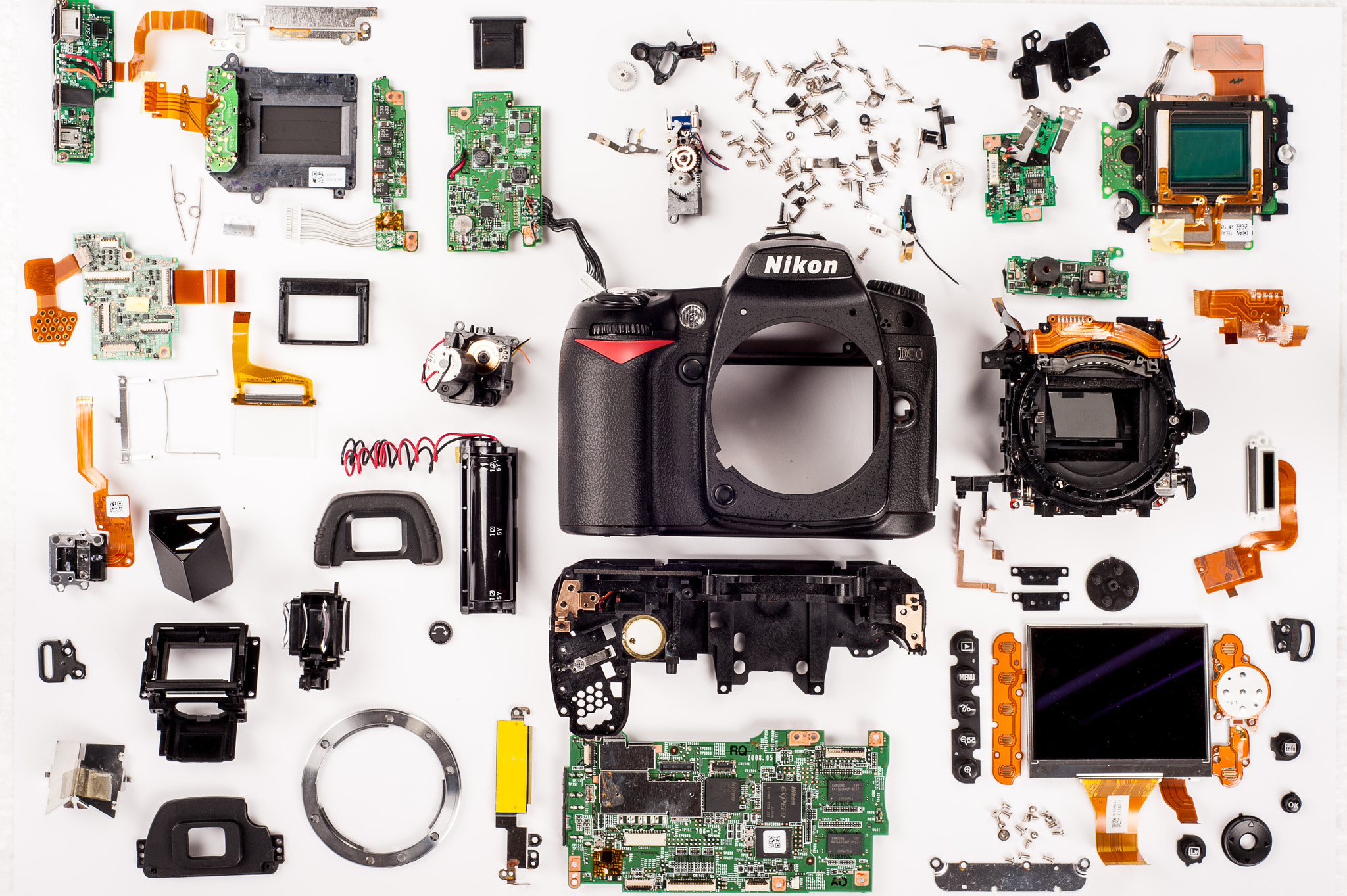 Whats inside the nikon D90