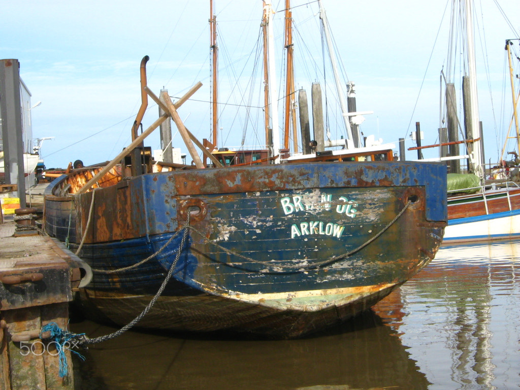 Canon POWERSHOT A430 sample photo. Old ship photography