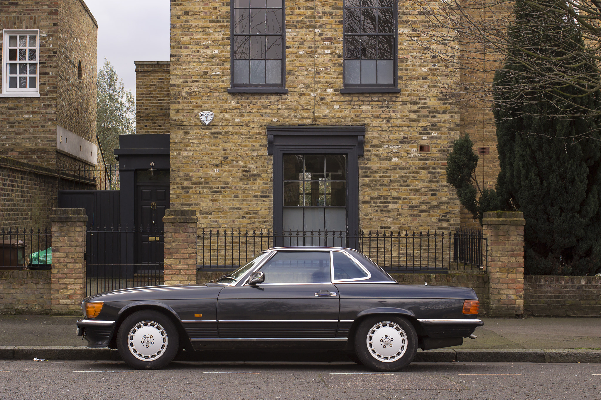 Canon EOS 600D (Rebel EOS T3i / EOS Kiss X5) + Canon EF 35mm F2 sample photo. Classic 1970's mercedes benz photography