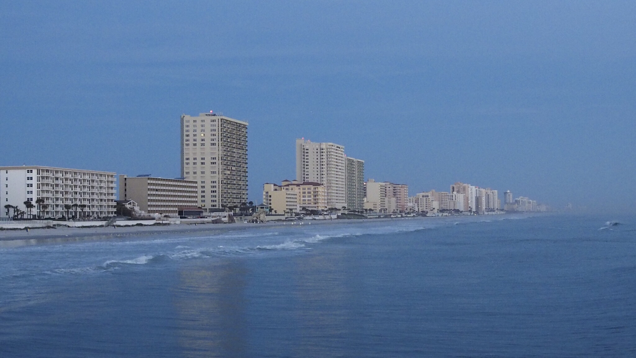 Olympus OM-D E-M1 + Olympus M.Zuiko Digital 17mm F2.8 Pancake sample photo. The beach of daytona beach, u.s.a. photography