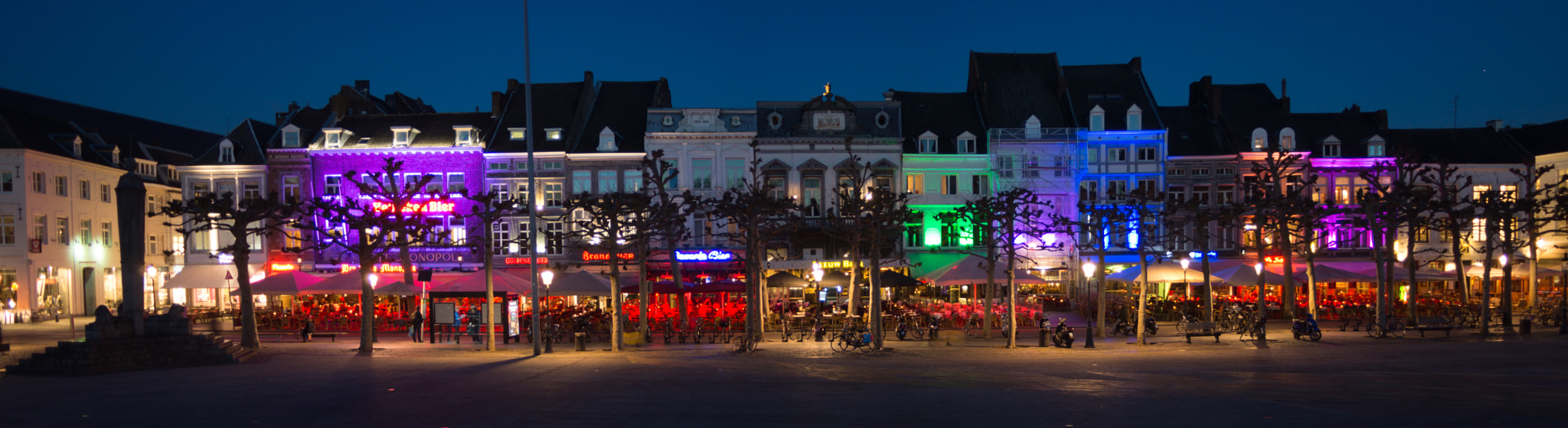 Minolta AF 28-80mm F3.5-5.6 II sample photo. Vrijthof pubs photography