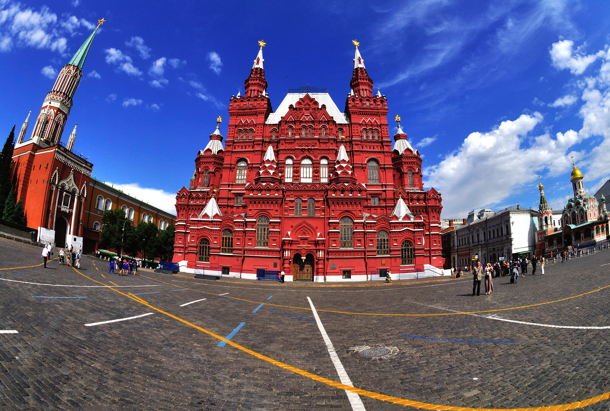 Nikon D90 + Nikon AF DX Fisheye-Nikkor 10.5mm F2.8G ED sample photo. Musee national in the red square. photography