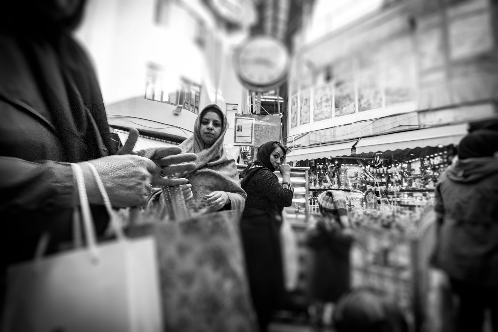 Canon EF-S 17-85mm F4-5.6 IS USM sample photo. Woman in bazar. teheran photography