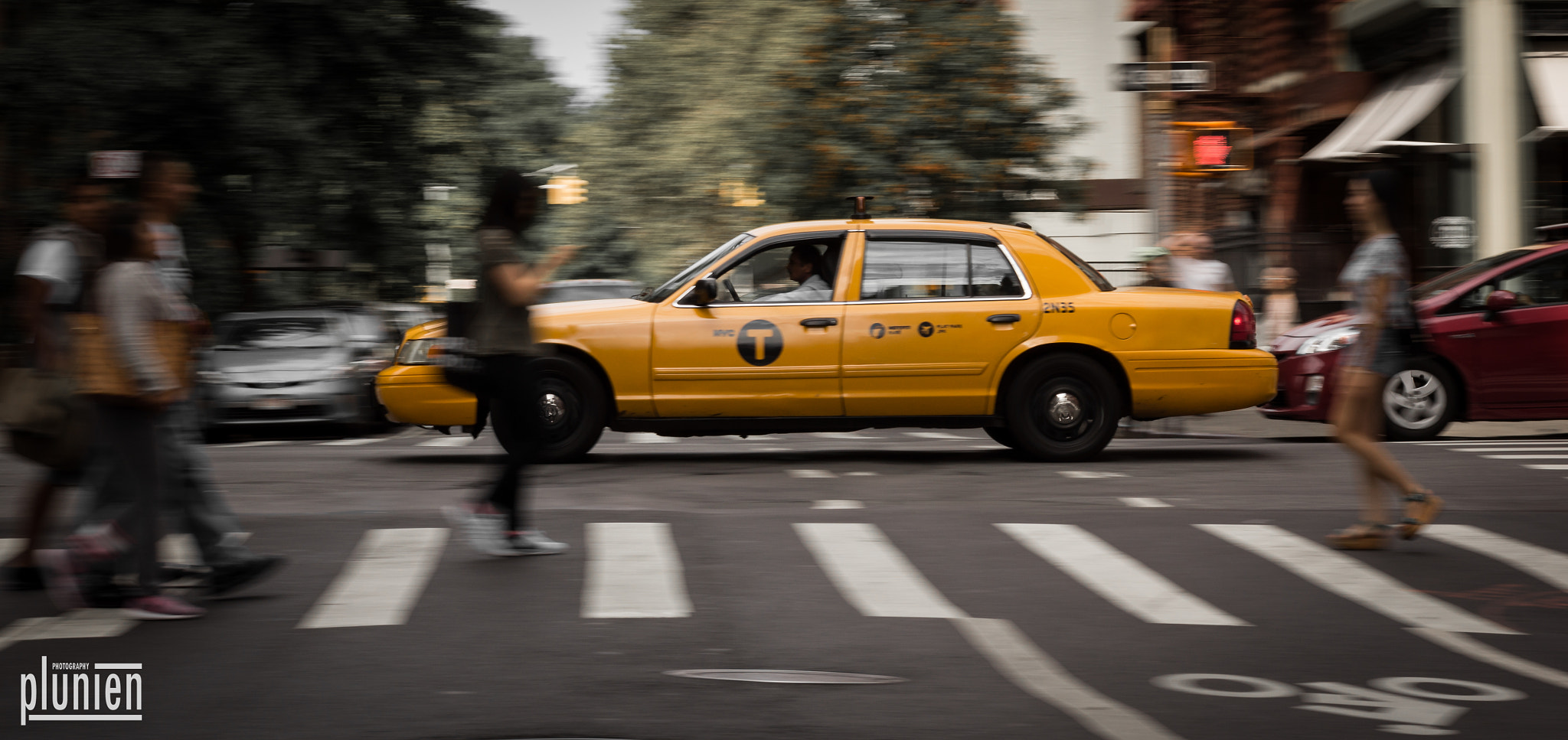 Sony Alpha DSLR-A580 + Sony 50mm F1.4 sample photo. Move it nyc taxi photography