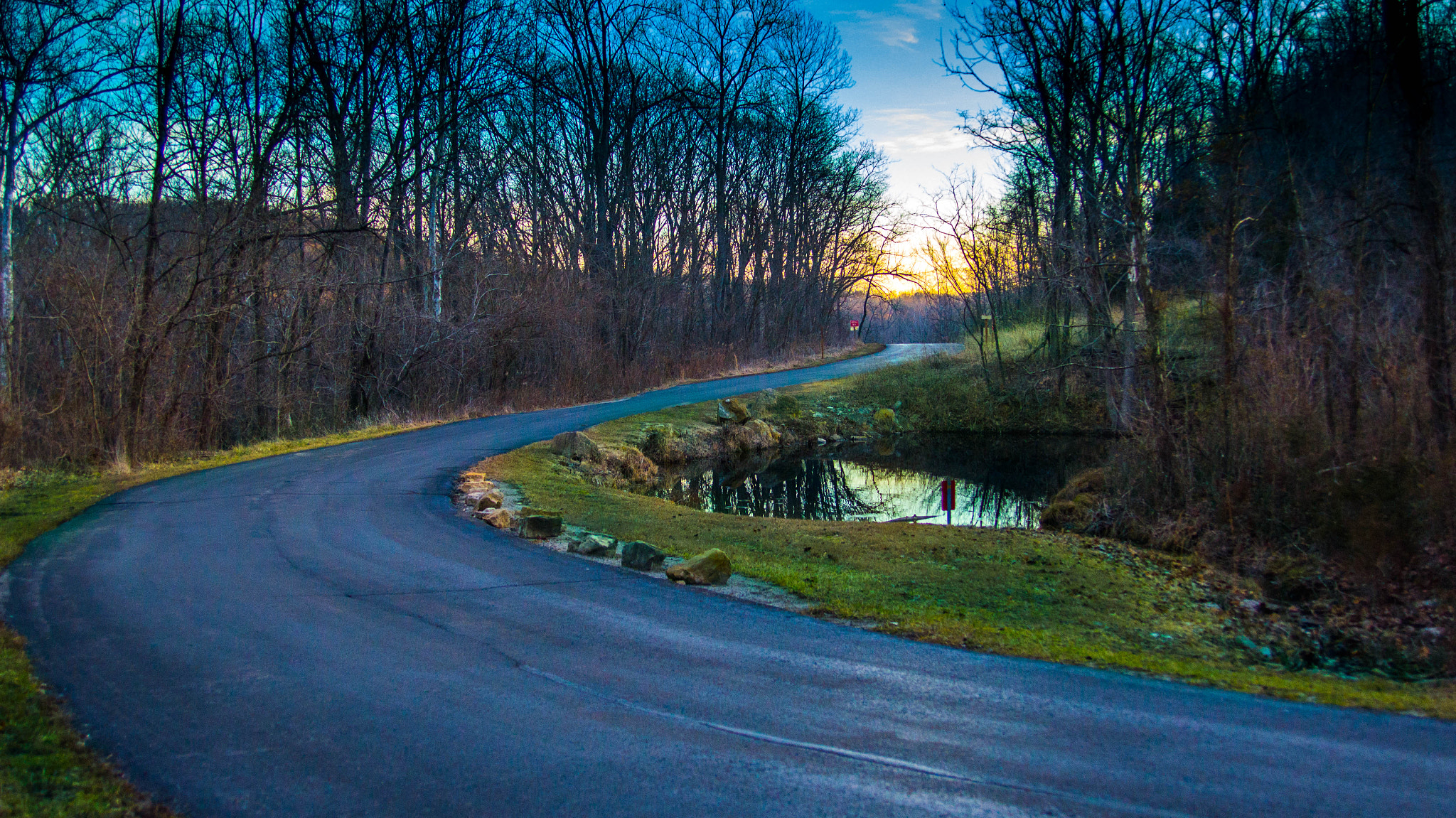 Sigma ZOOM-alpha 35-135mm F3.5-4.5 sample photo. Sunset road photography