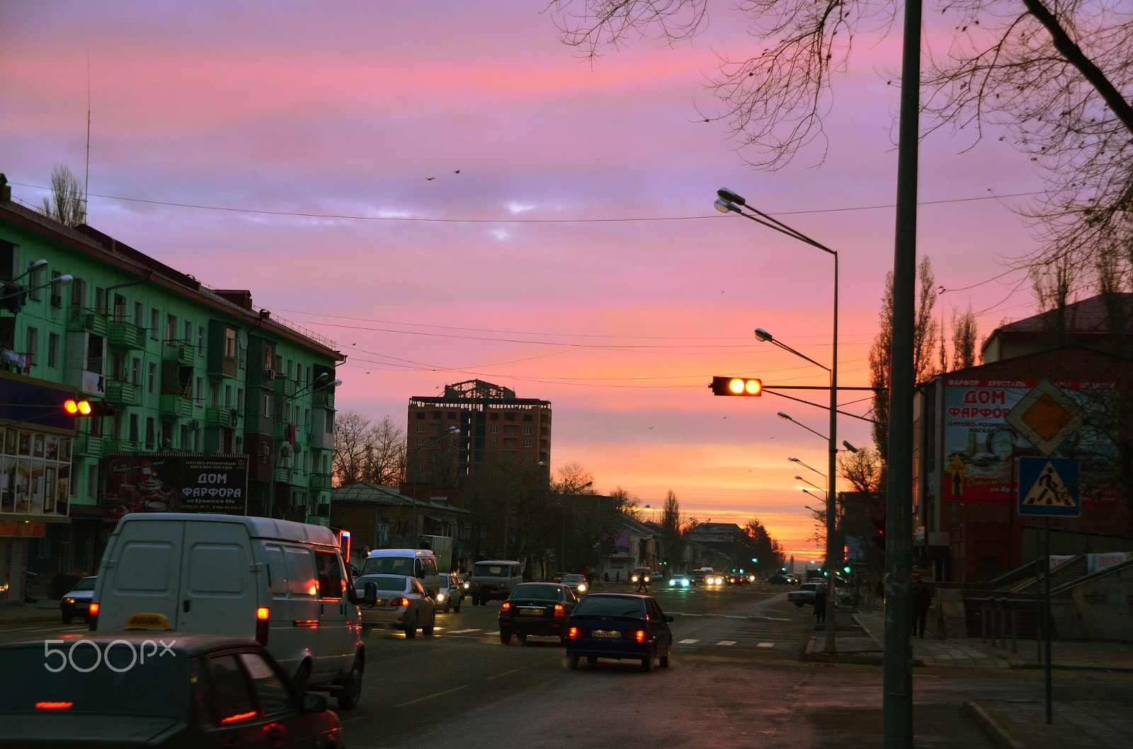 Nikon D5100 + Sigma 18-200mm F3.5-6.3 DC sample photo. Sunrise street photography