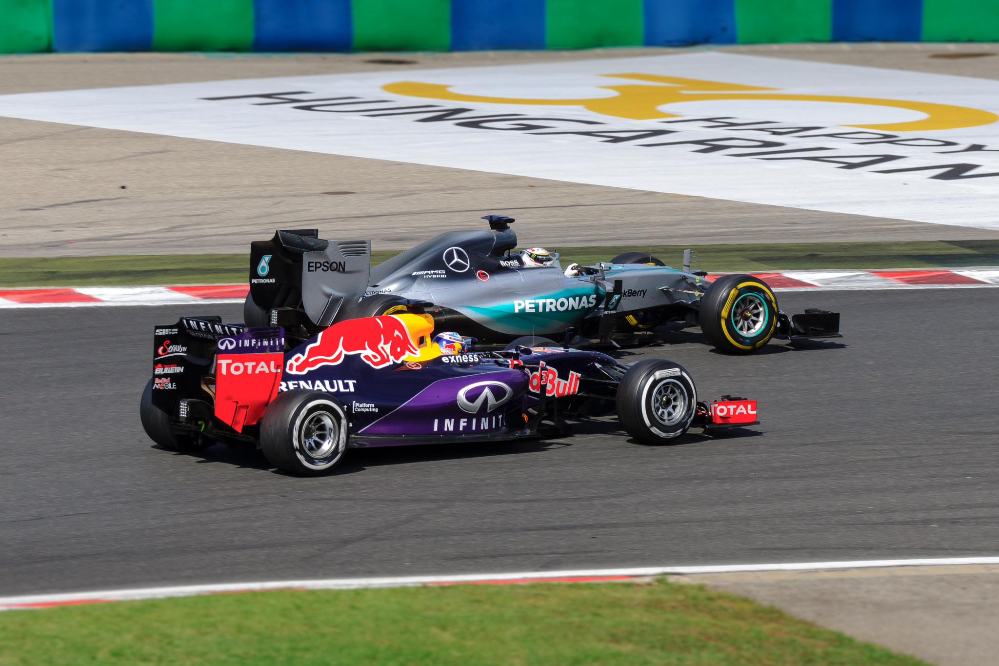 Sony 70-300mm F4.5-5.6 G SSM sample photo. Hamilton and ricciardo photography