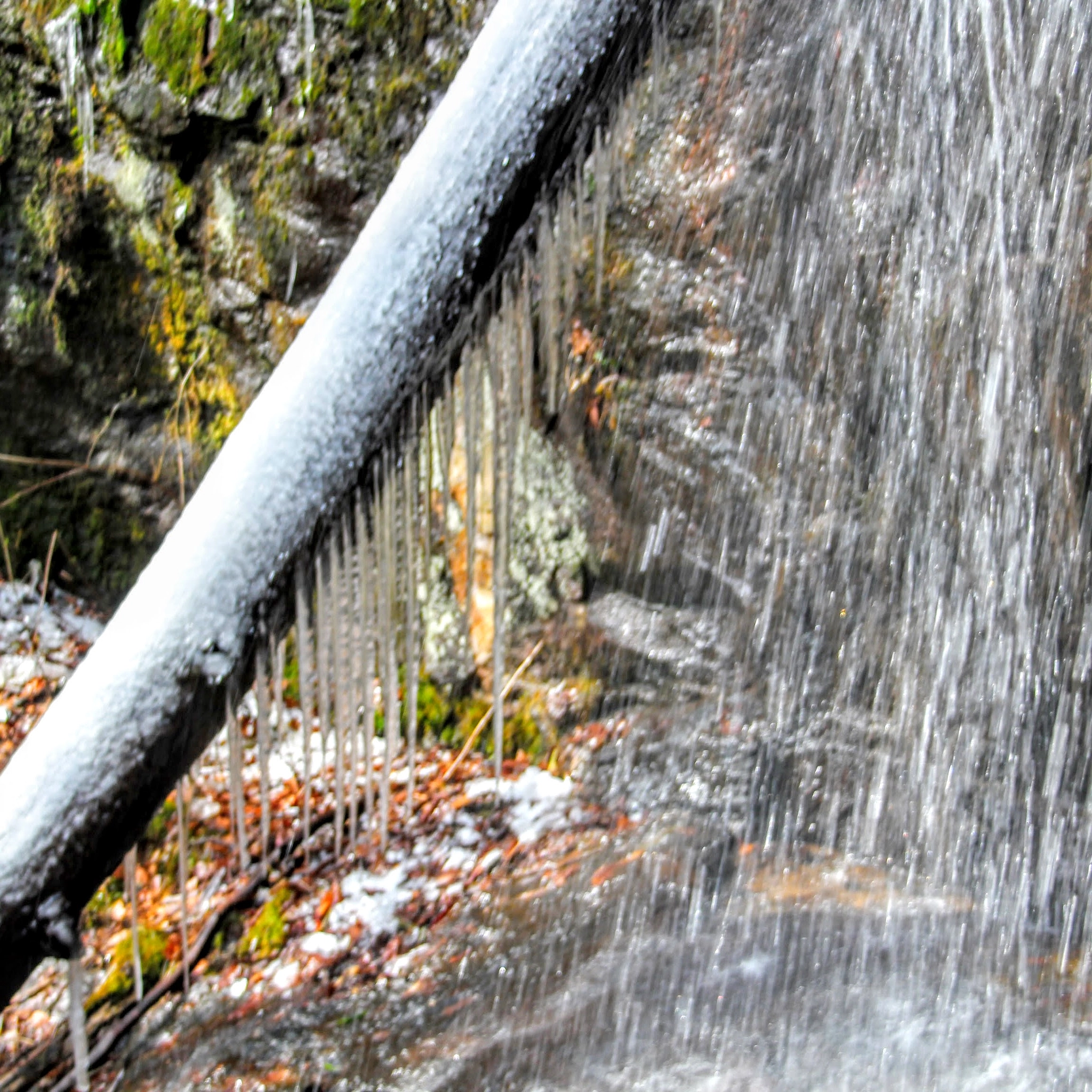 Canon EOS 550D (EOS Rebel T2i / EOS Kiss X4) + Canon EF-S 18-55mm F3.5-5.6 sample photo. Blue ridge mountains icicles in waterfall photography