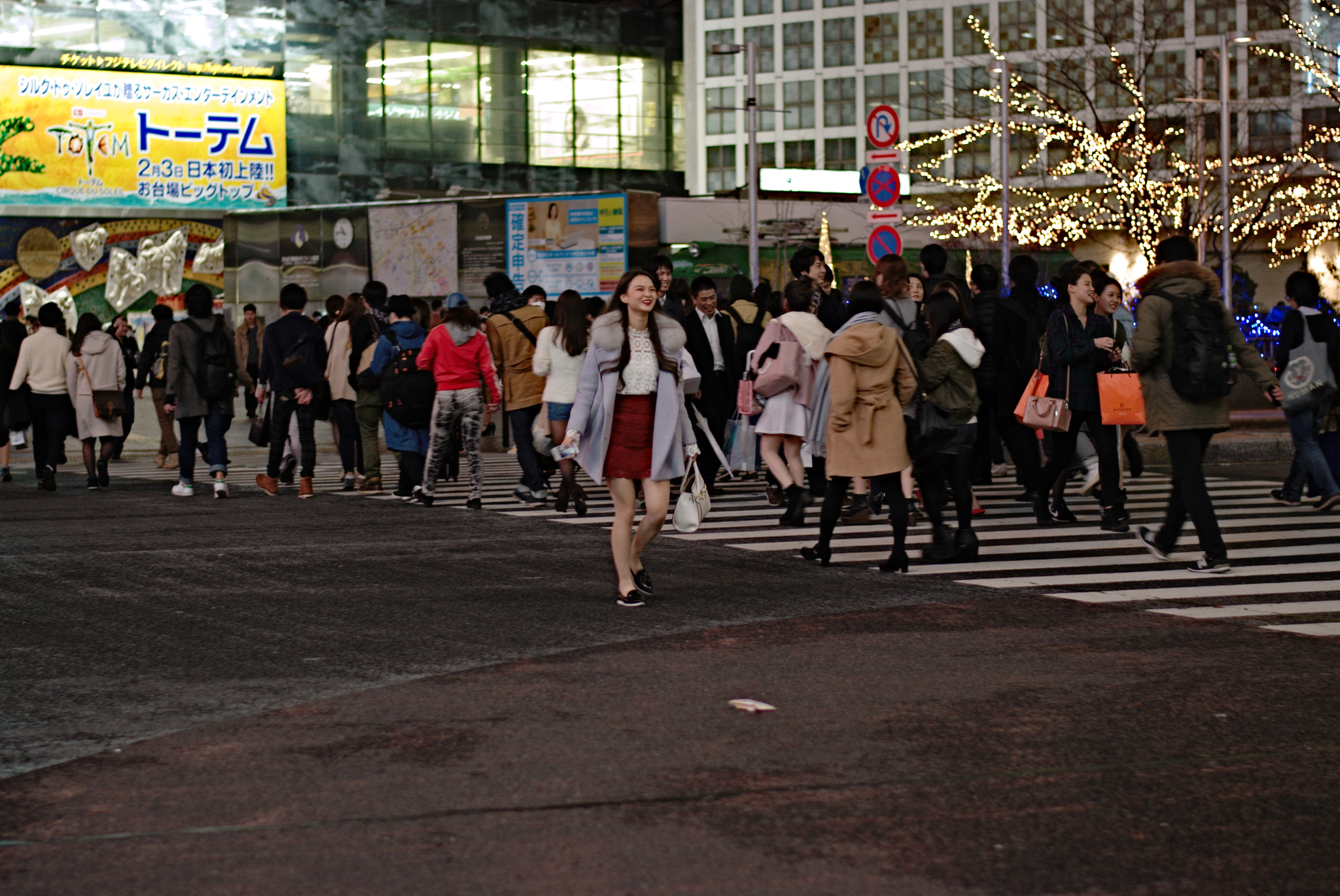 Nikon D5300 + 50mm F1.8 sample photo. Obligatory shibuya photography