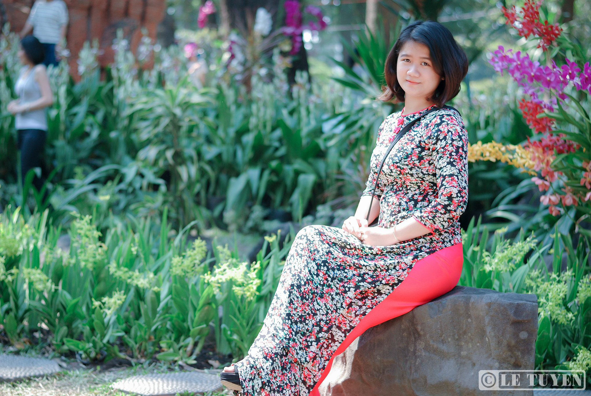 Nikon D200 + Nikon AF-S Nikkor 50mm F1.8G sample photo. Áo dài photography