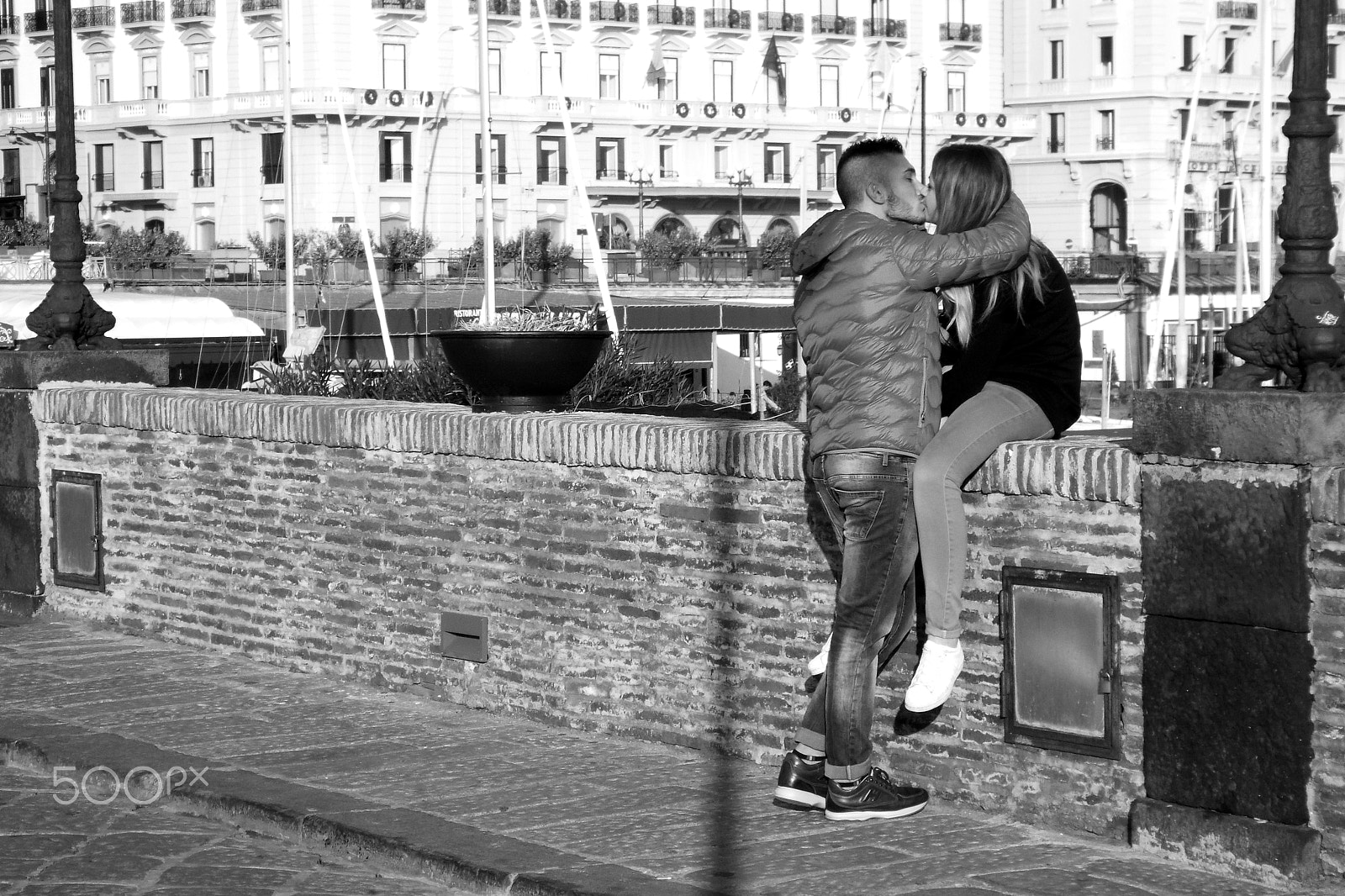 Fujifilm FinePix S9800 sample photo. The kiss on the bridge photography