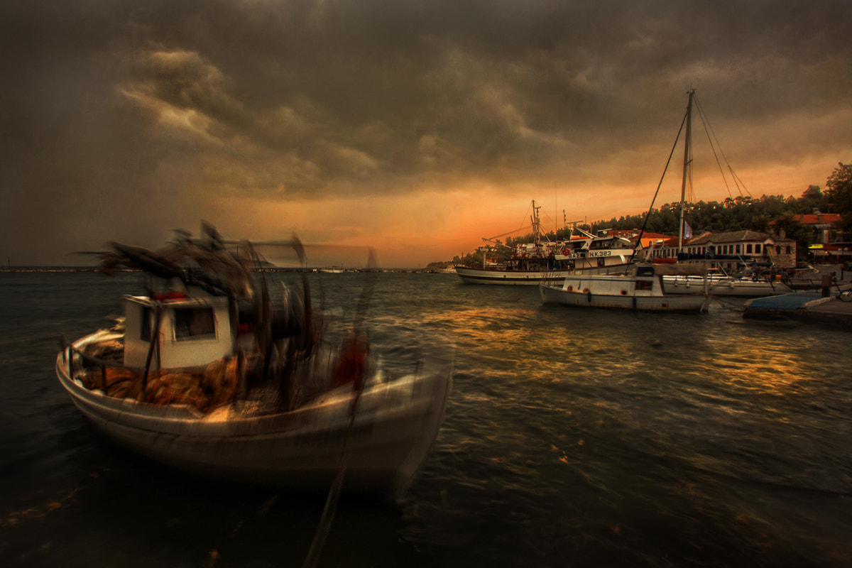 Sigma 10-20mm F3.5 EX DC HSM sample photo. The storm began photography