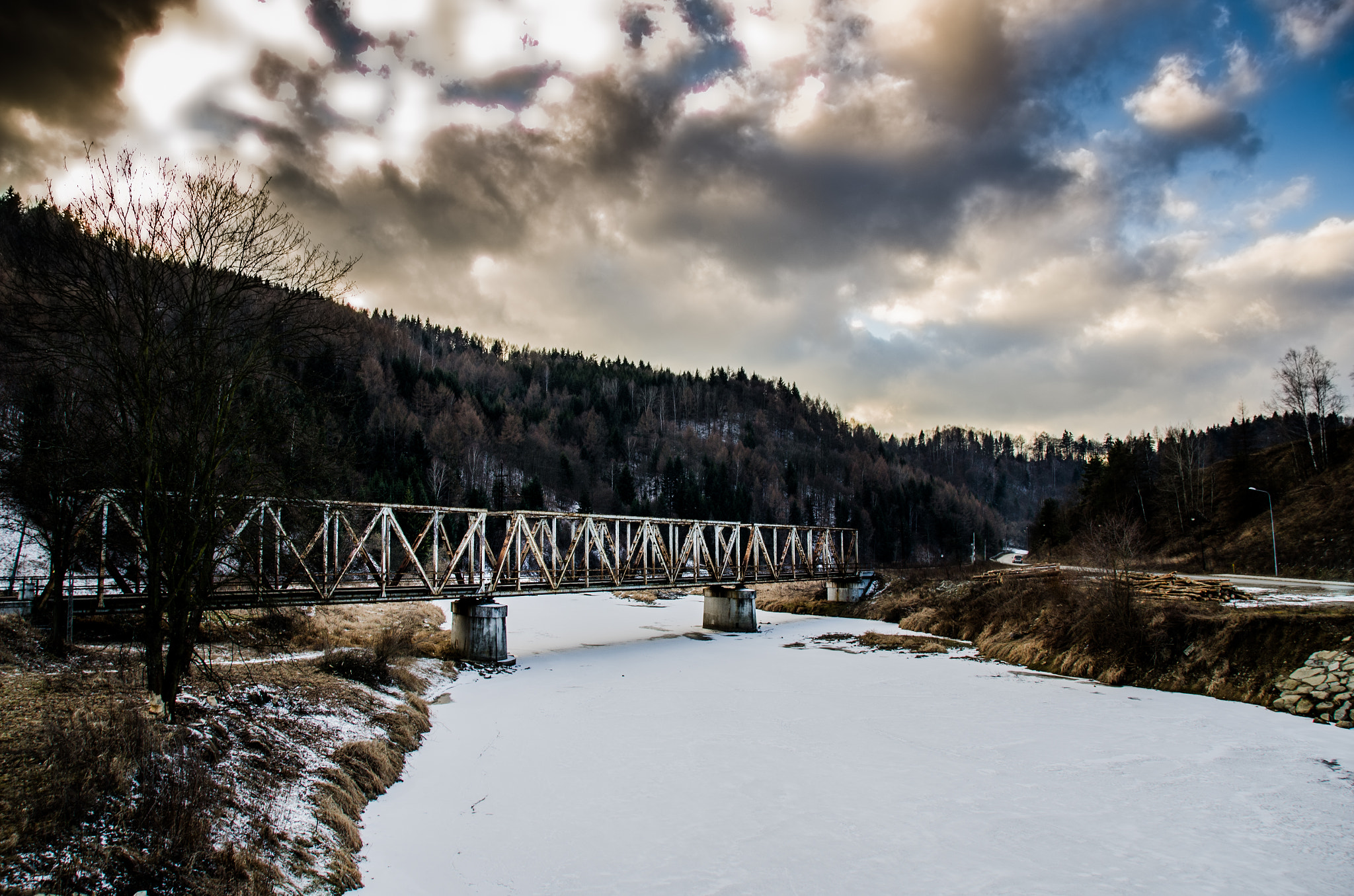 Nikon D7000 + Nikon PC-E Nikkor 24mm F3.5D ED Tilt-Shift sample photo. Old bridge but still pretty. photography