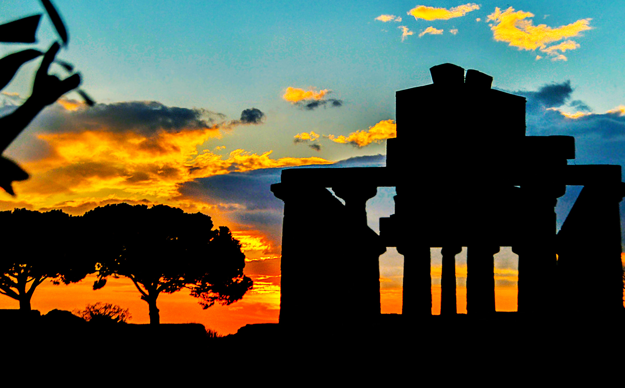 Nikon D3100 + Nikon AF-S Nikkor 600mm F4D ED-IF II sample photo. Paestum by sunset photography