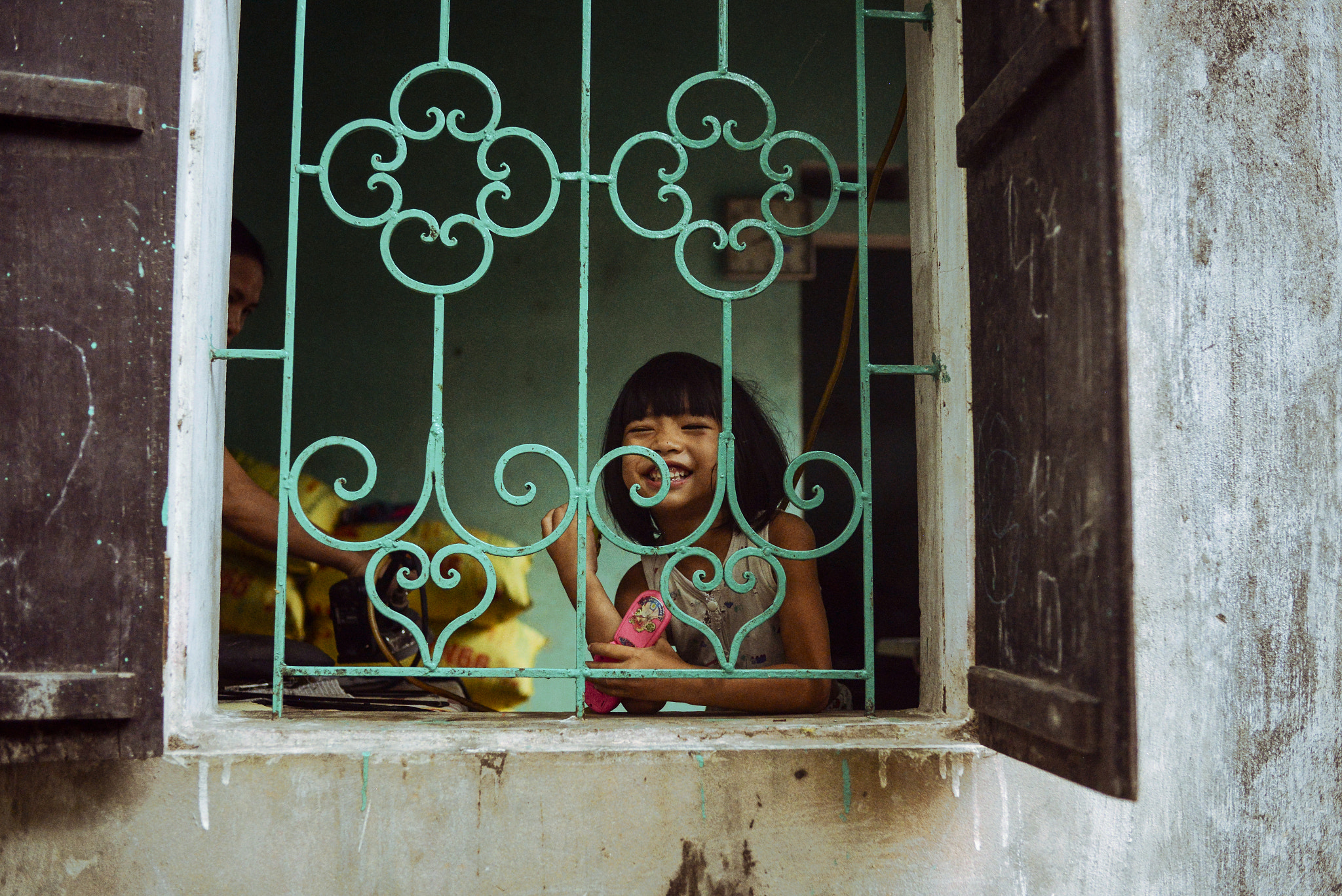 Nikon D600 + AF Zoom-Nikkor 35-70mm f/2.8 sample photo. Into the window photography
