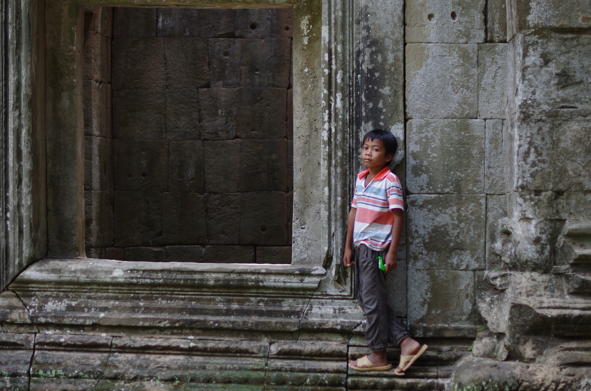 Pentax K-5 sample photo. Angkor wat boy photography