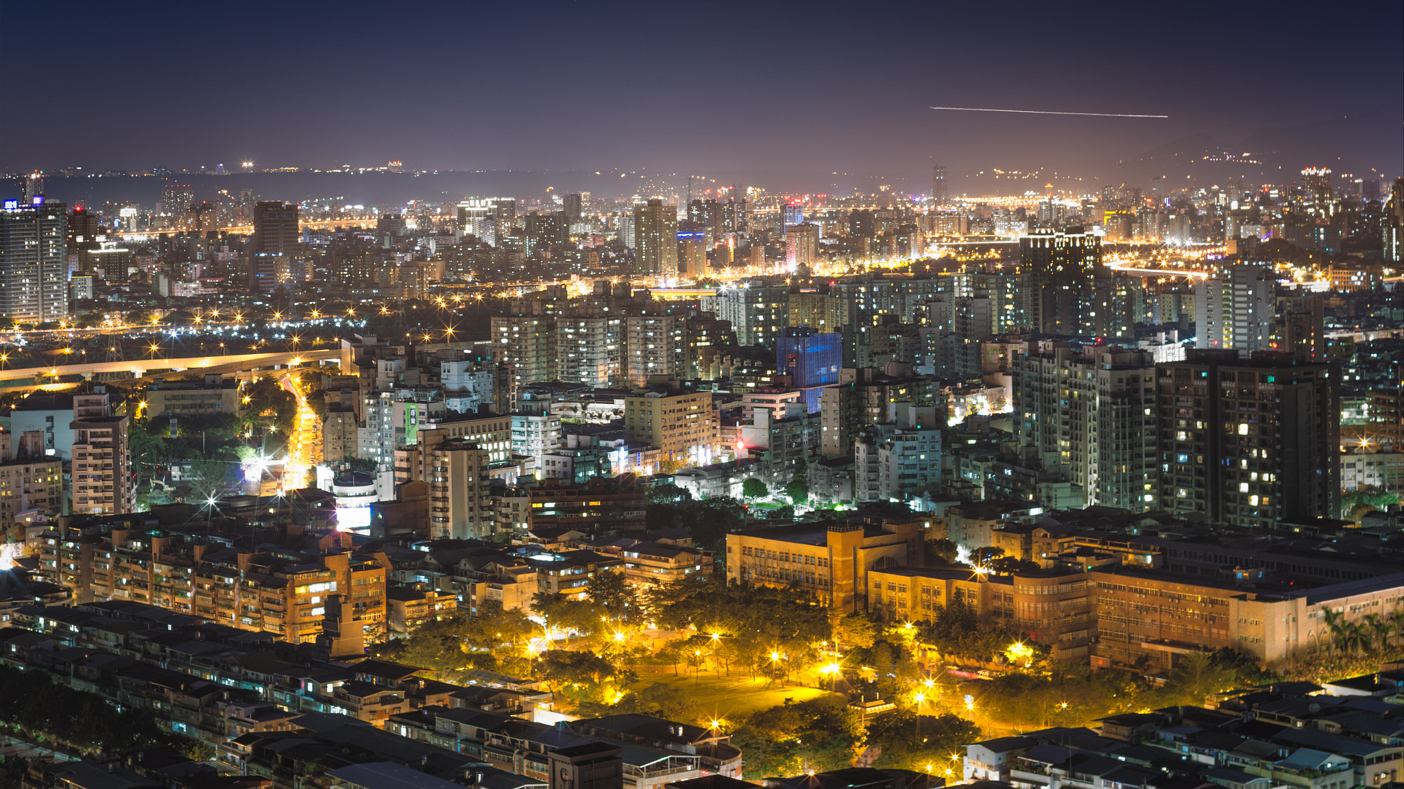 Pentax K-5 sample photo. Cityscape at night photography