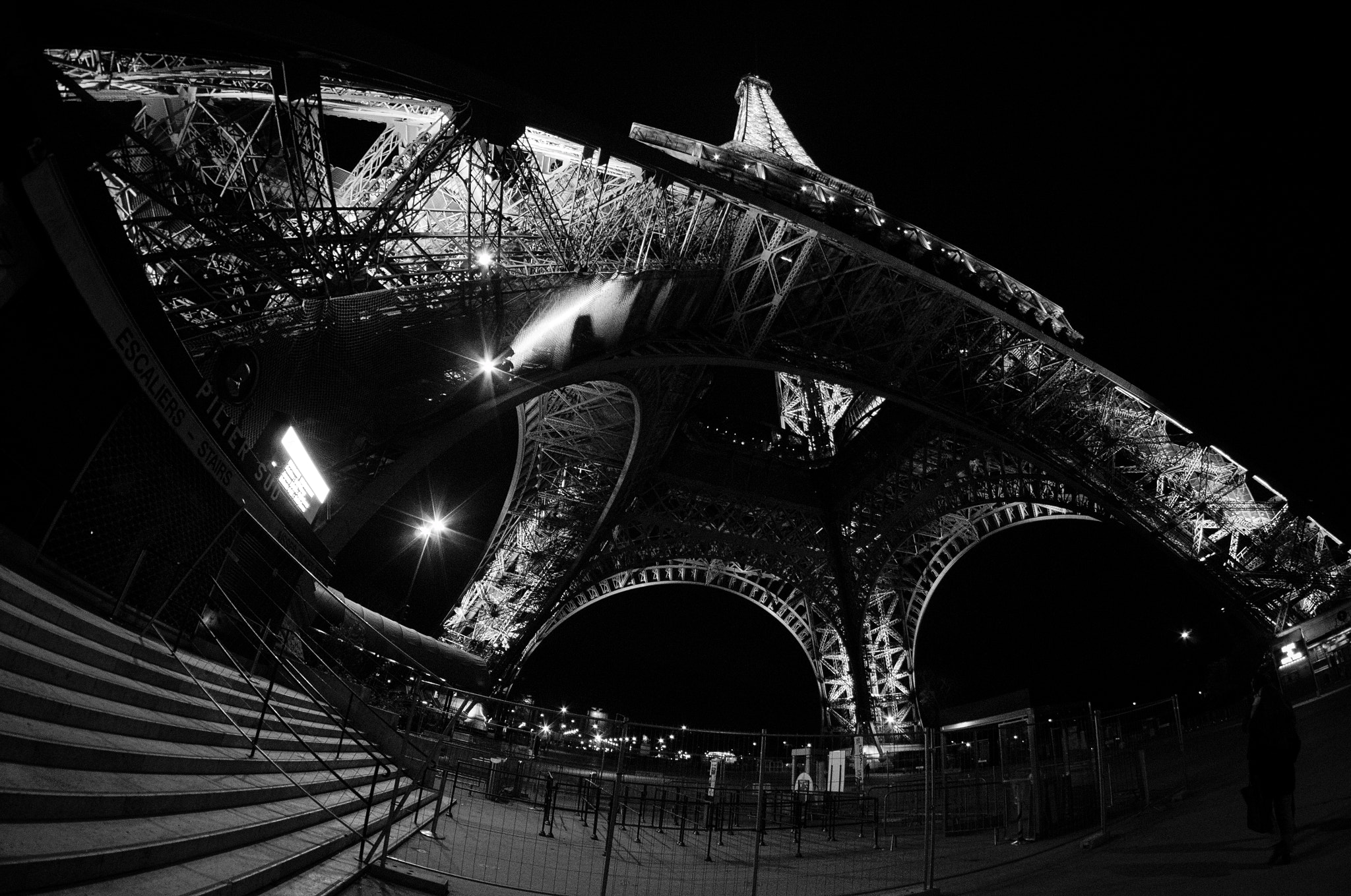 Nikon D3100 + Samyang 8mm F3.5 Aspherical IF MC Fisheye sample photo. En desous photography