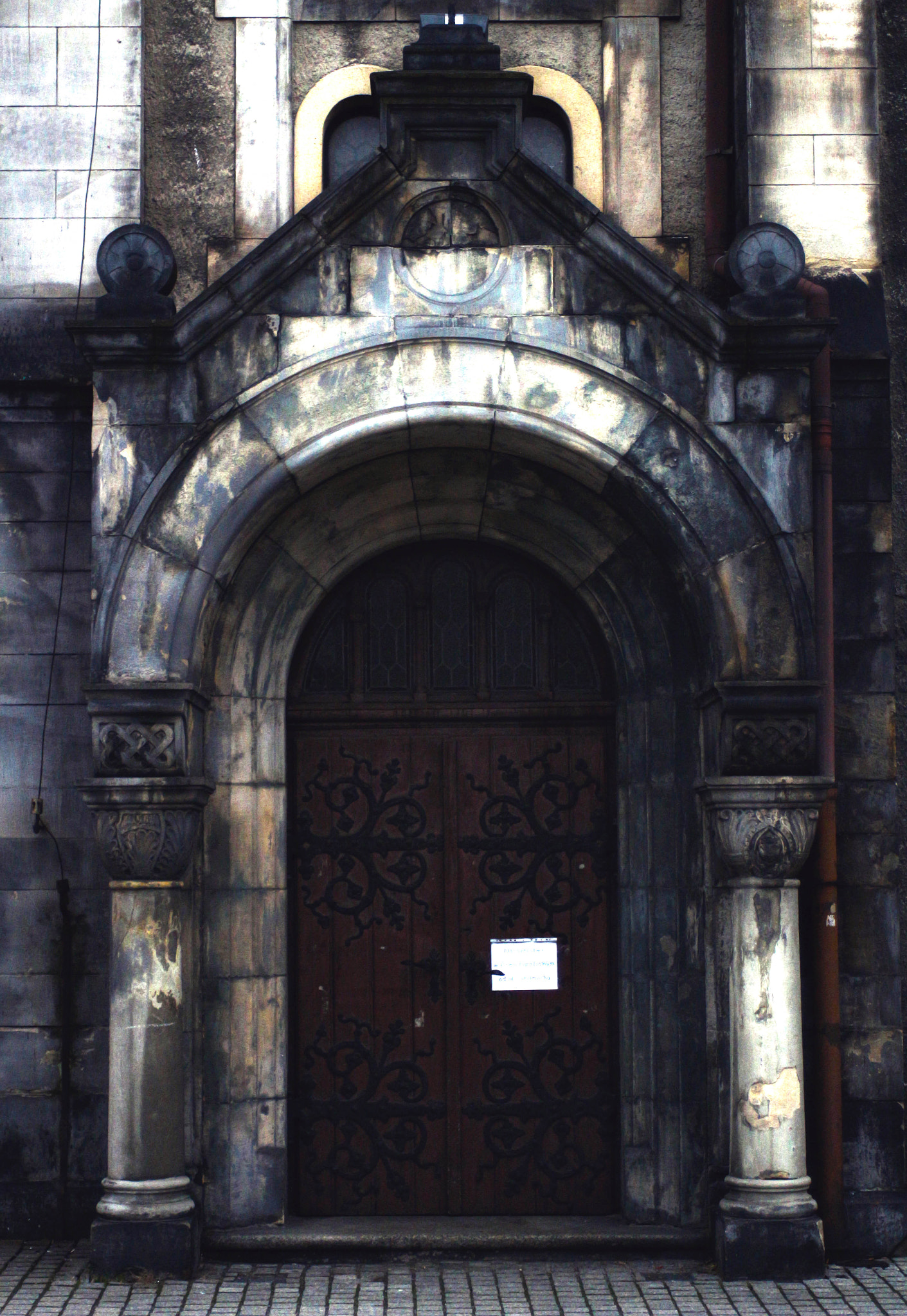 Canon EF 28-80mm f/3.5-5.6 sample photo. Mystery door. photography