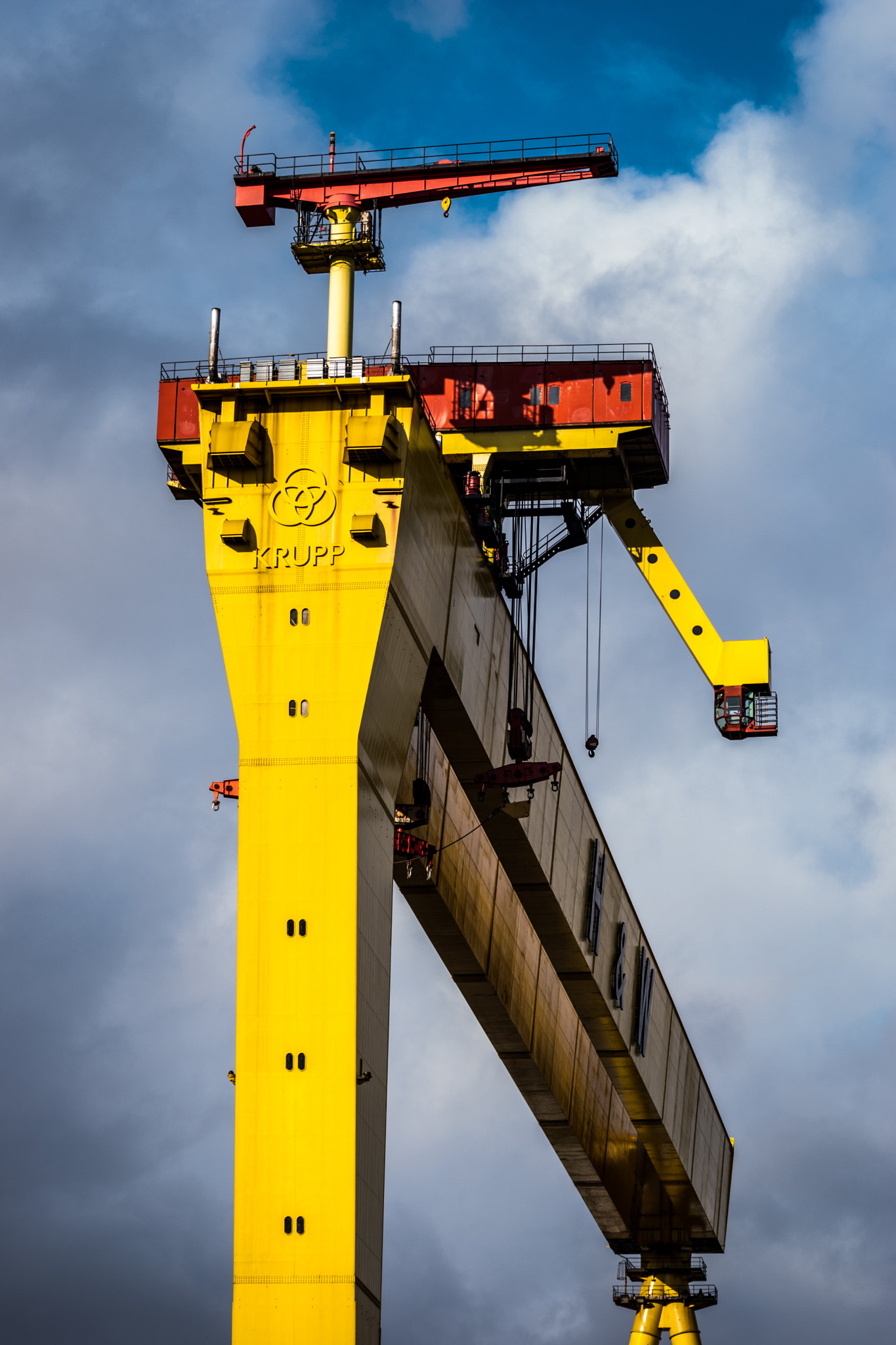 Nikon D5500 + Sigma 70-300mm F4-5.6 APO DG Macro sample photo. Harland and wolff crane photography