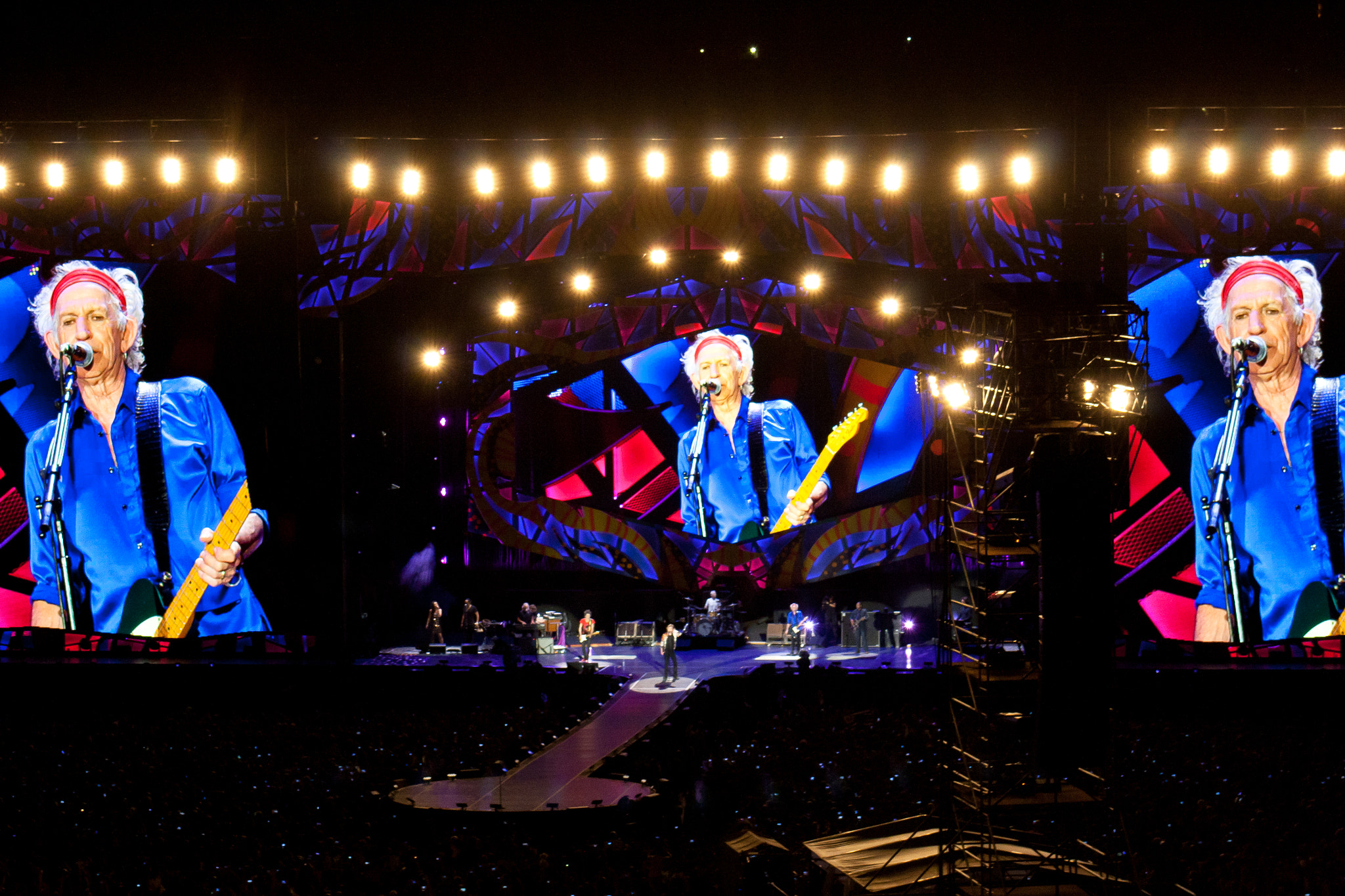 Canon EF 75-300mm f/4-5.6 USM sample photo. Keith richards rockin' photography
