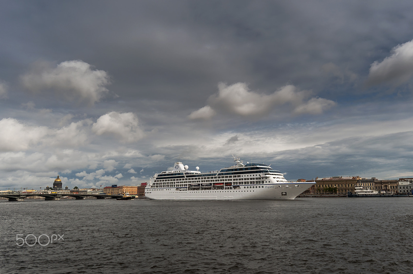 Sigma 12-24mm F4.5-5.6 EX DG Aspherical HSM sample photo. The white steamer photography