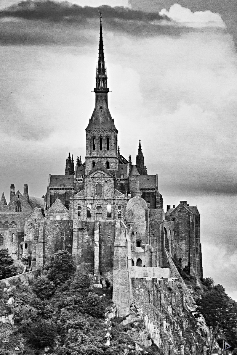 Canon EF 100-300mm F4.5-5.6 USM sample photo. Mont st-michel in b and w- france photography