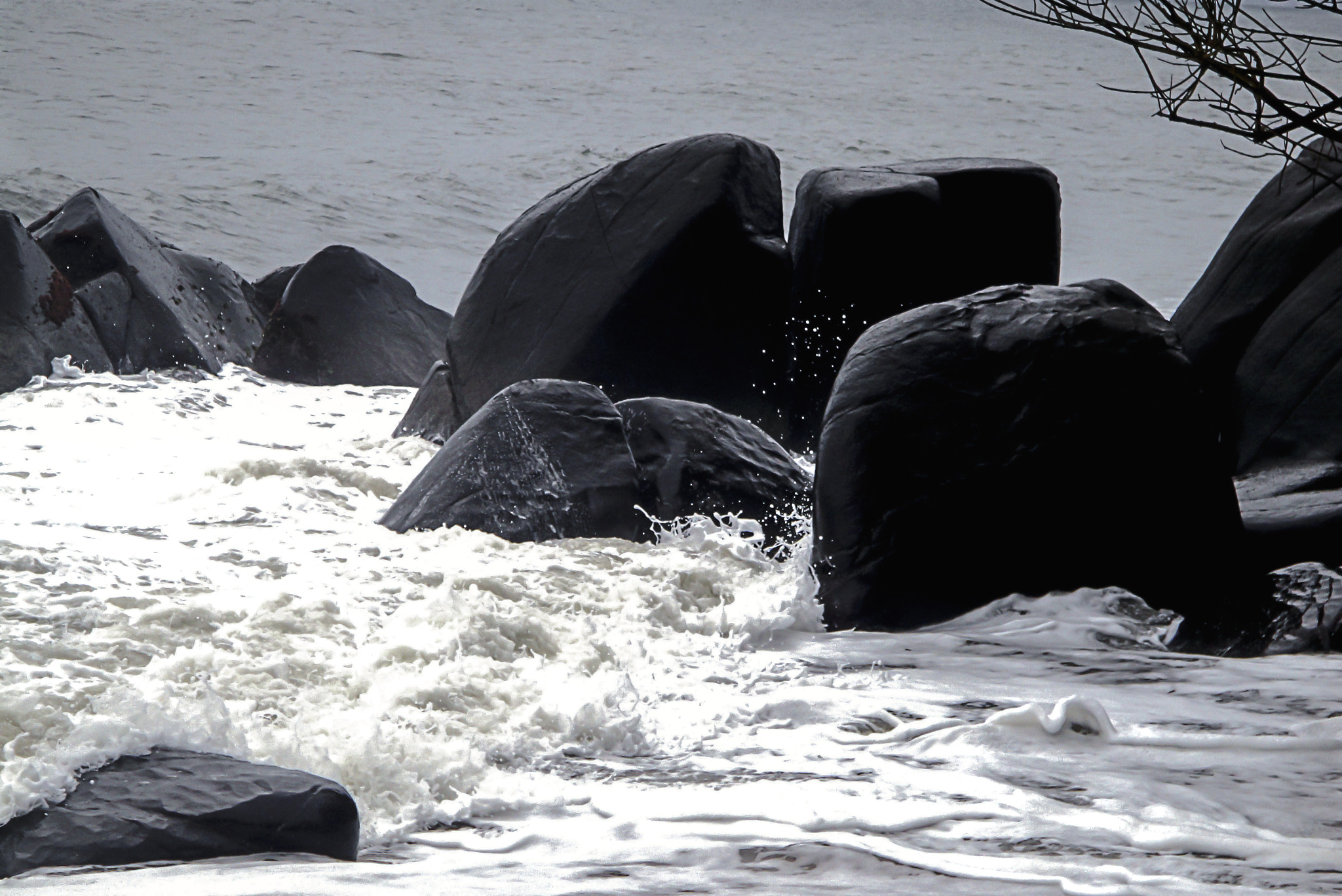 Sony DSC-T900 sample photo. Beach in kribi photography
