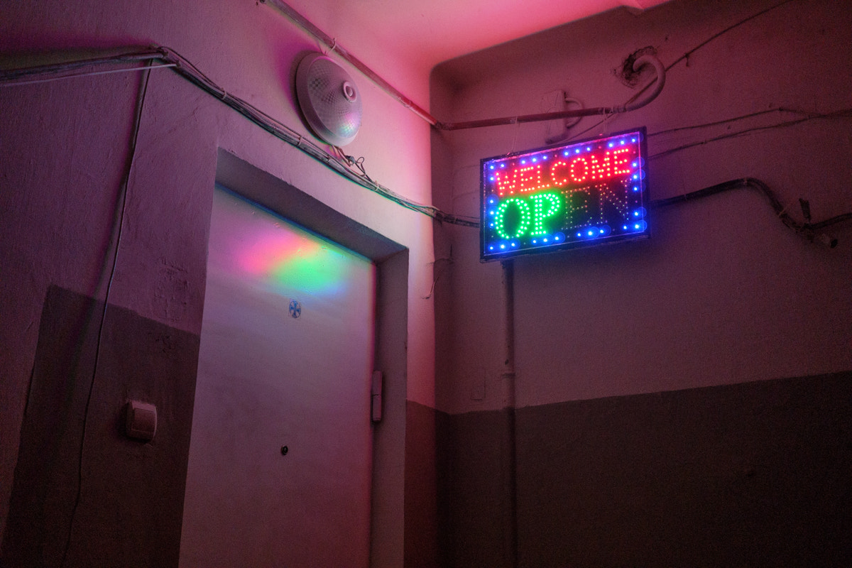Fujifilm X-A1 + Fujifilm XF 27mm F2.8 sample photo. Is it open? photography