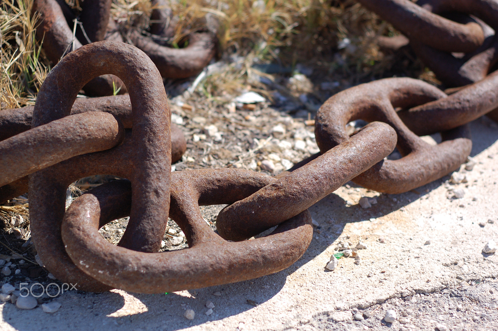 Nikon D50 + AF Nikkor 50mm f/1.8 sample photo. Old chain photography