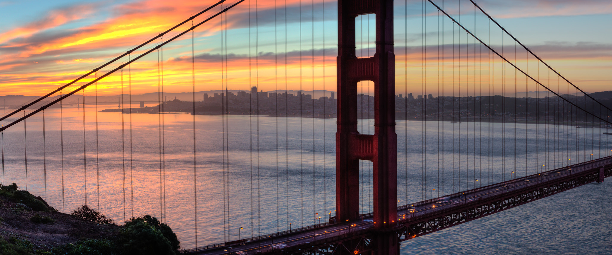 24-105mm F4 OSS sample photo. Sunrise at golden gate bridge photography