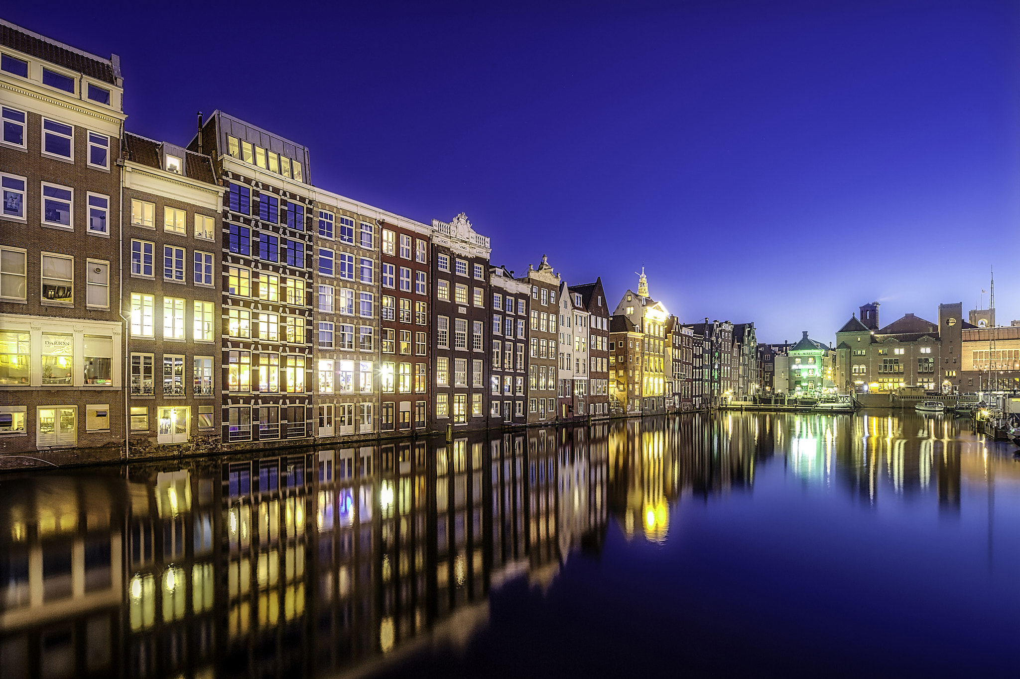 Canon TS-E 17mm F4L Tilt-Shift sample photo. Amsterdam by night photography