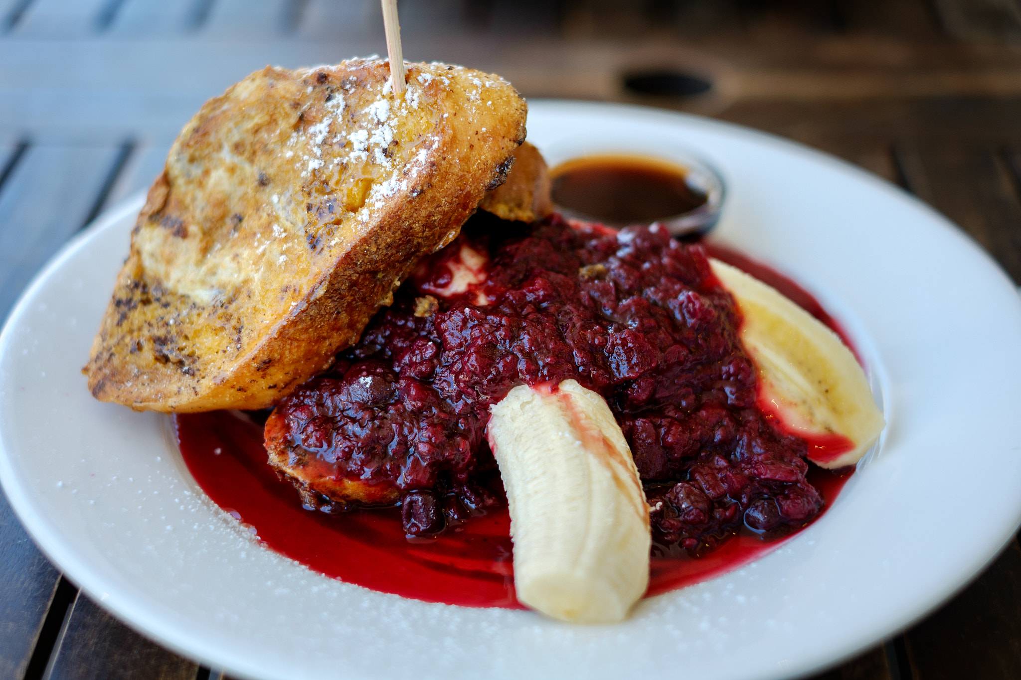 Fujifilm X-A1 + Fujifilm XF 35mm F1.4 R sample photo. Mix berry french toast photography