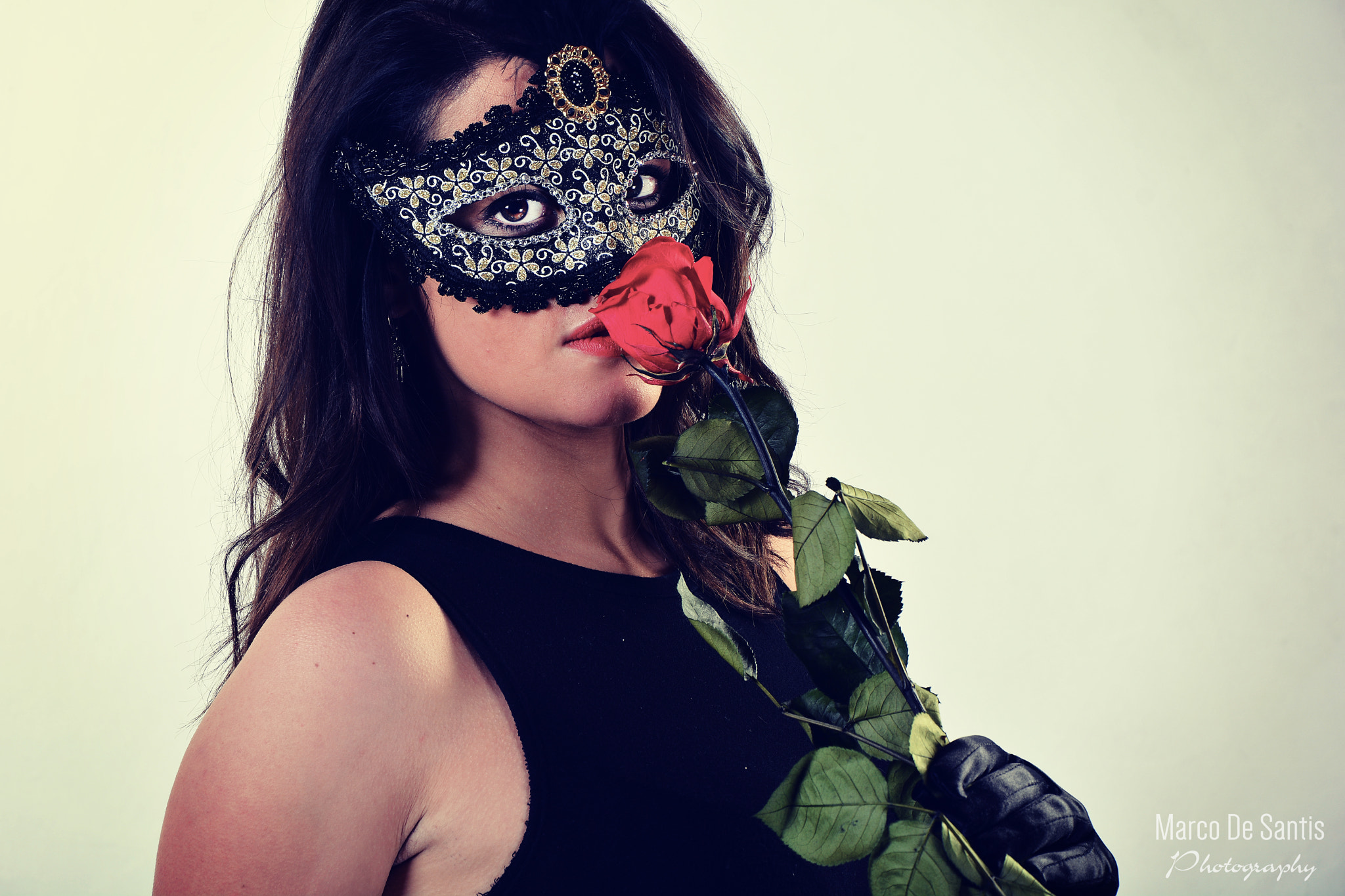 Nikon D7100 + Zeiss Milvus 85mm f/1.4 sample photo. The mask and the rose photography