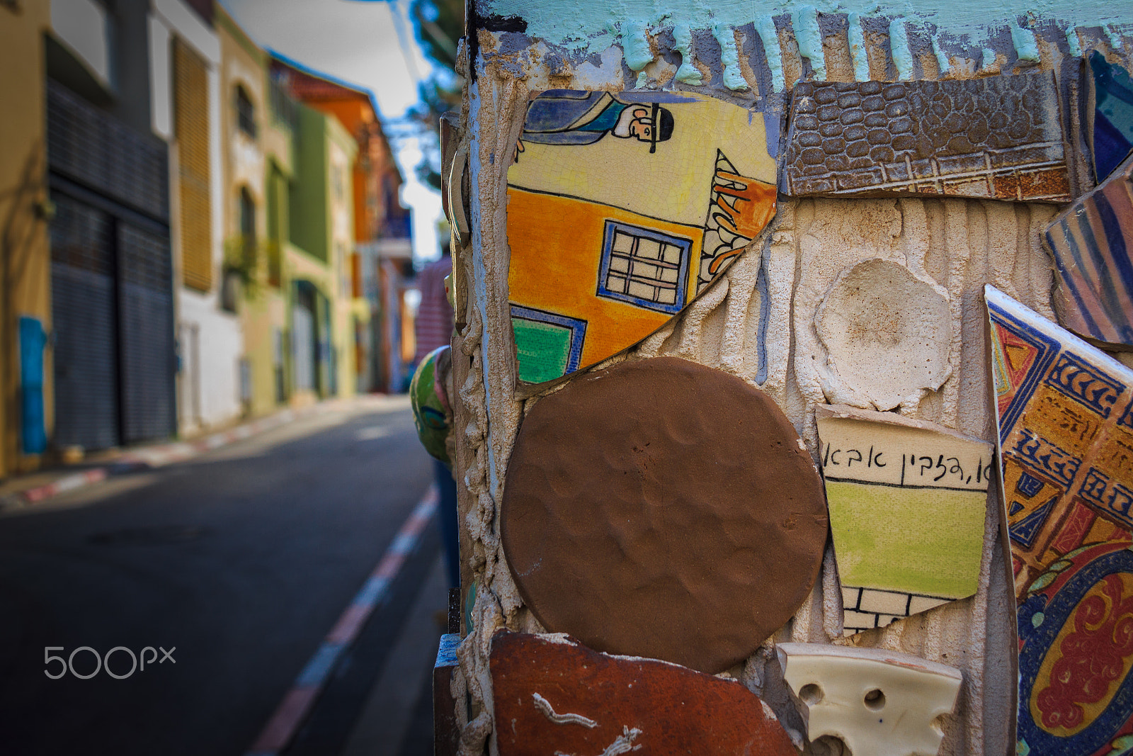 Canon EOS 650D (EOS Rebel T4i / EOS Kiss X6i) sample photo. A colorful painted street photography